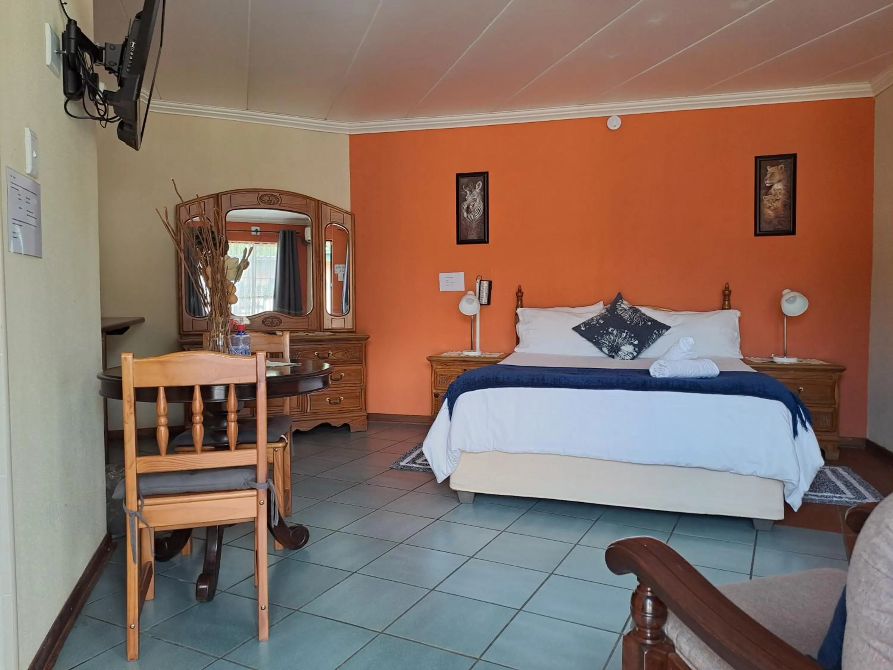 Bedroom, Bed in Amigos Bed & Breakfast - No loadshedding