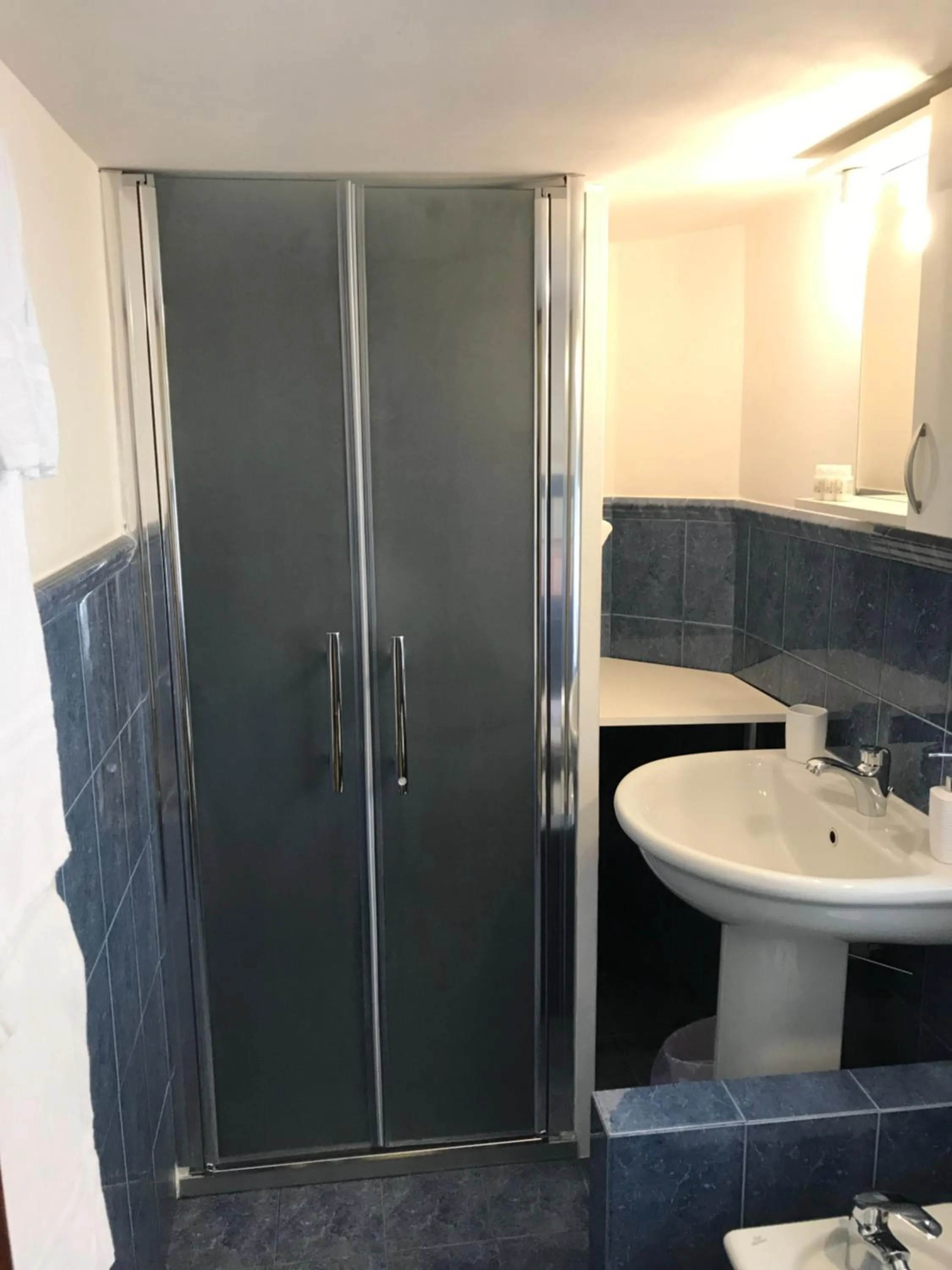 Bathroom in Guest House Laocoonte