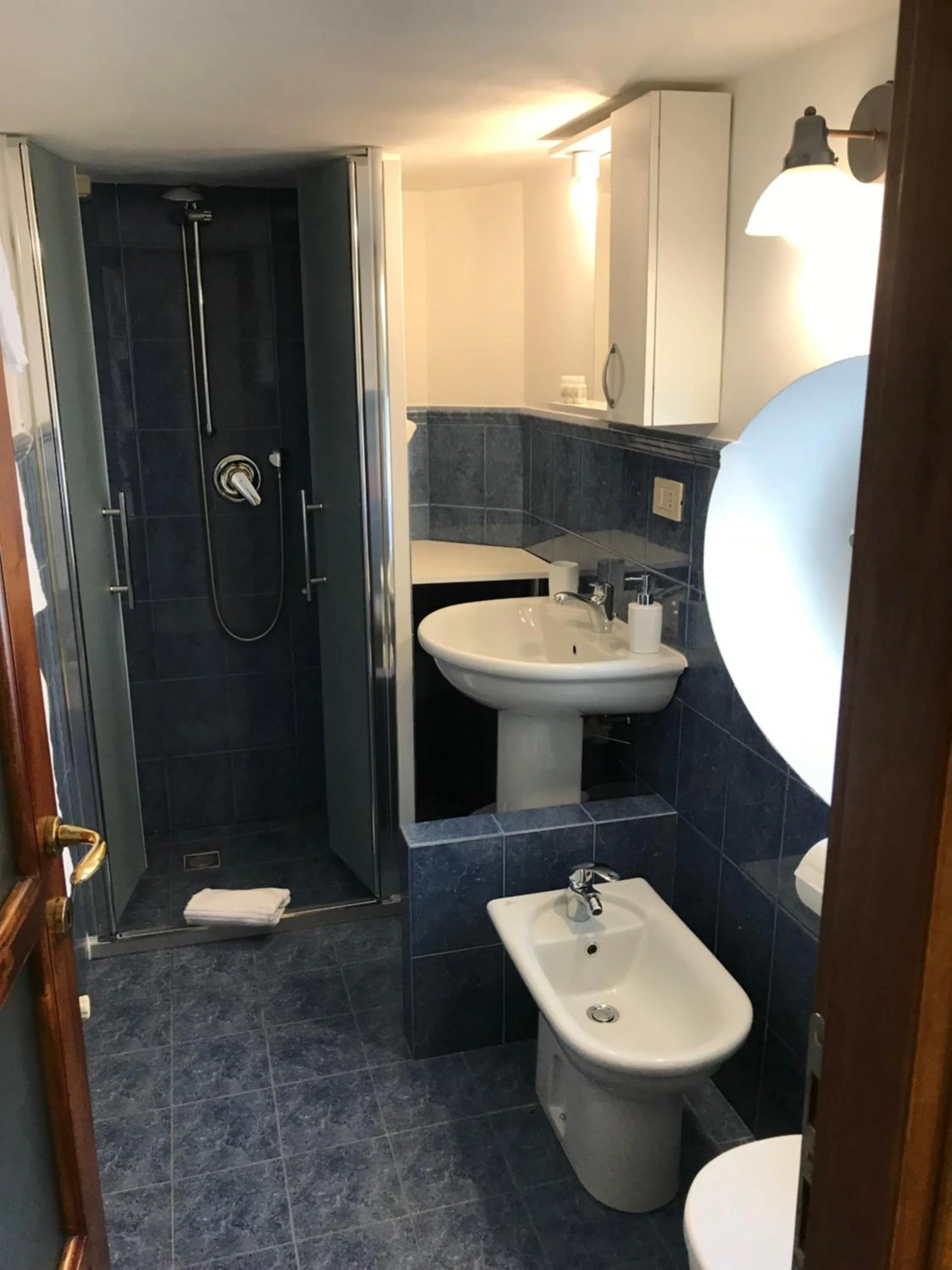 Bathroom in Guest House Laocoonte
