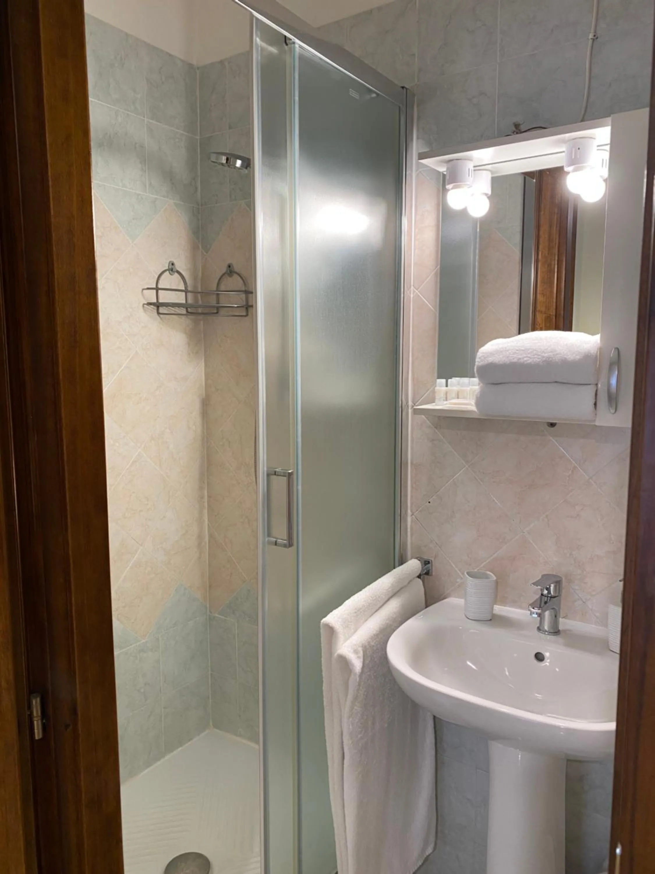 Bathroom in Guest House Laocoonte