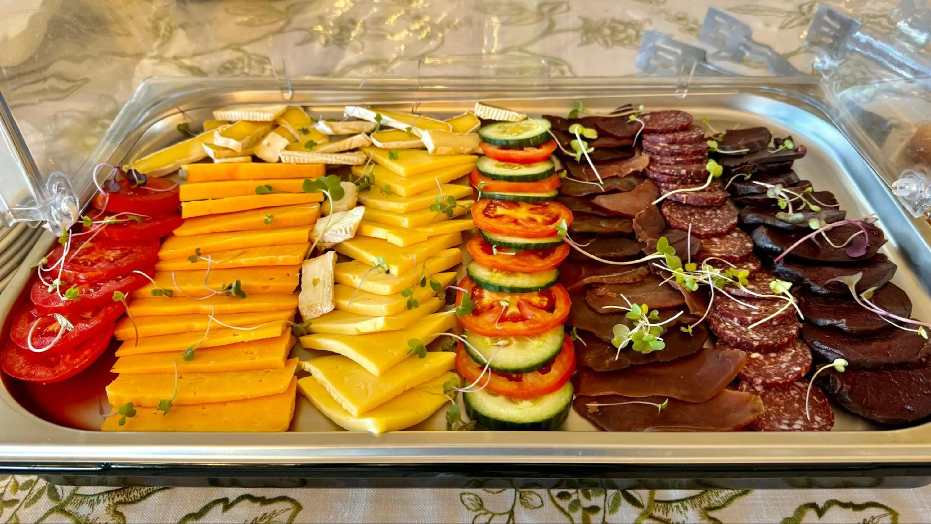 Buffet breakfast in River Crossing Lodge