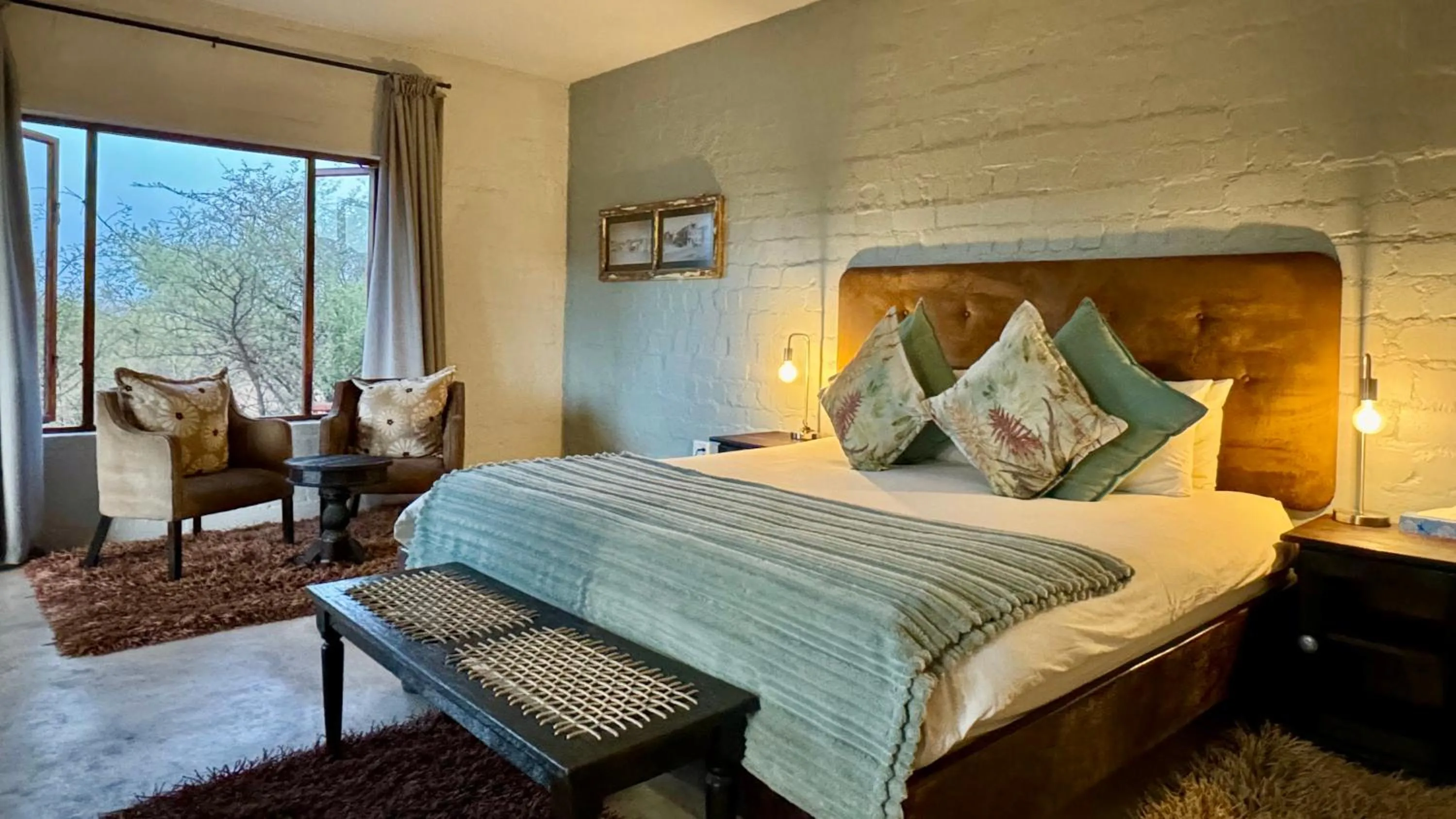 Bedroom, Bed in River Crossing Lodge