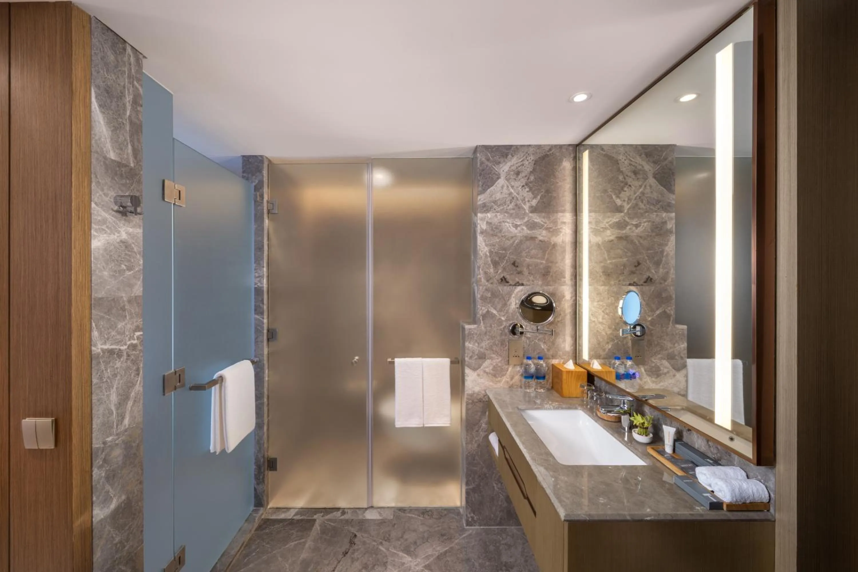 Shower in Hyatt Place Dhaka Uttara