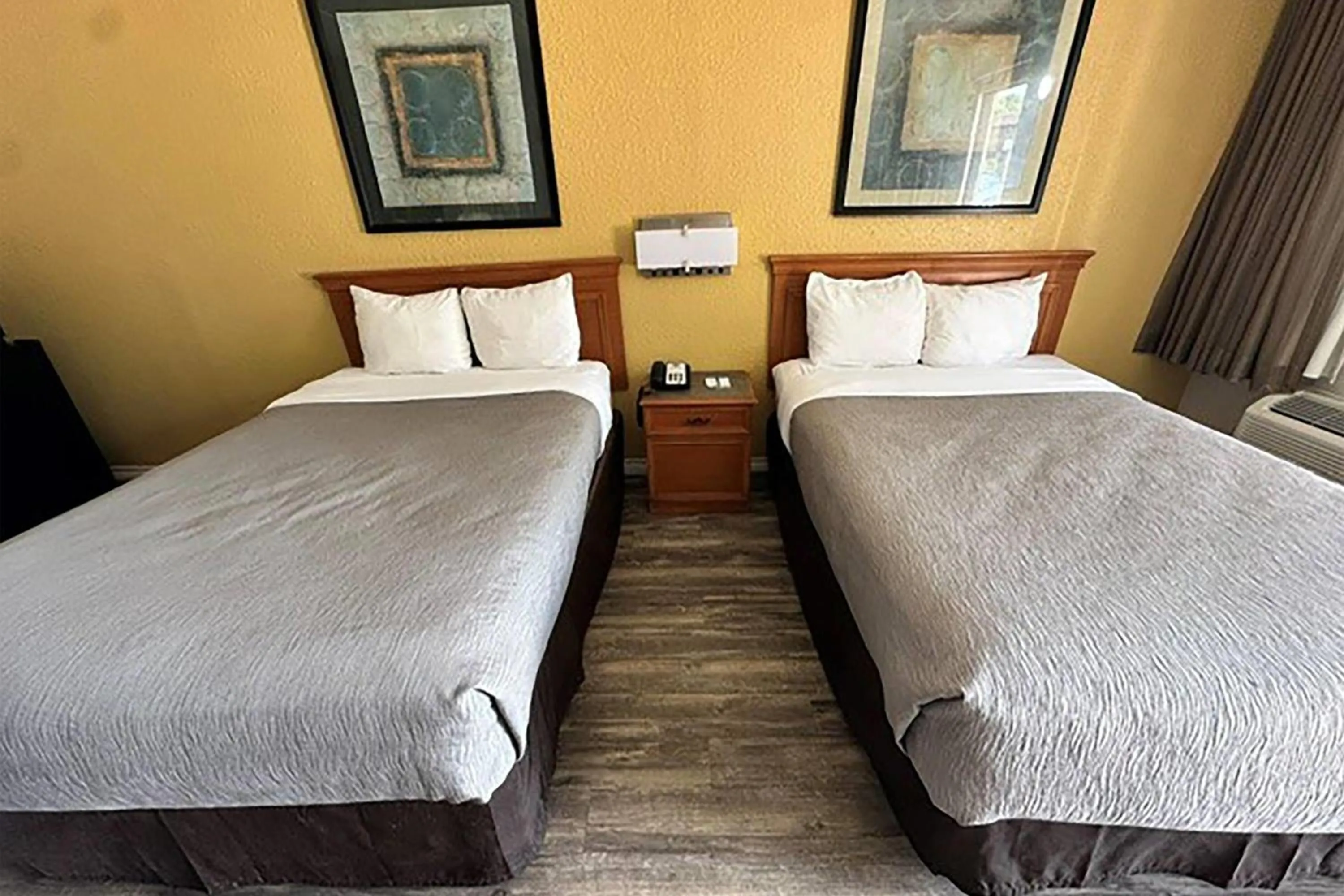 Photo of the whole room, Bed in Super 8 by Wyndham Nacogdoches Near University