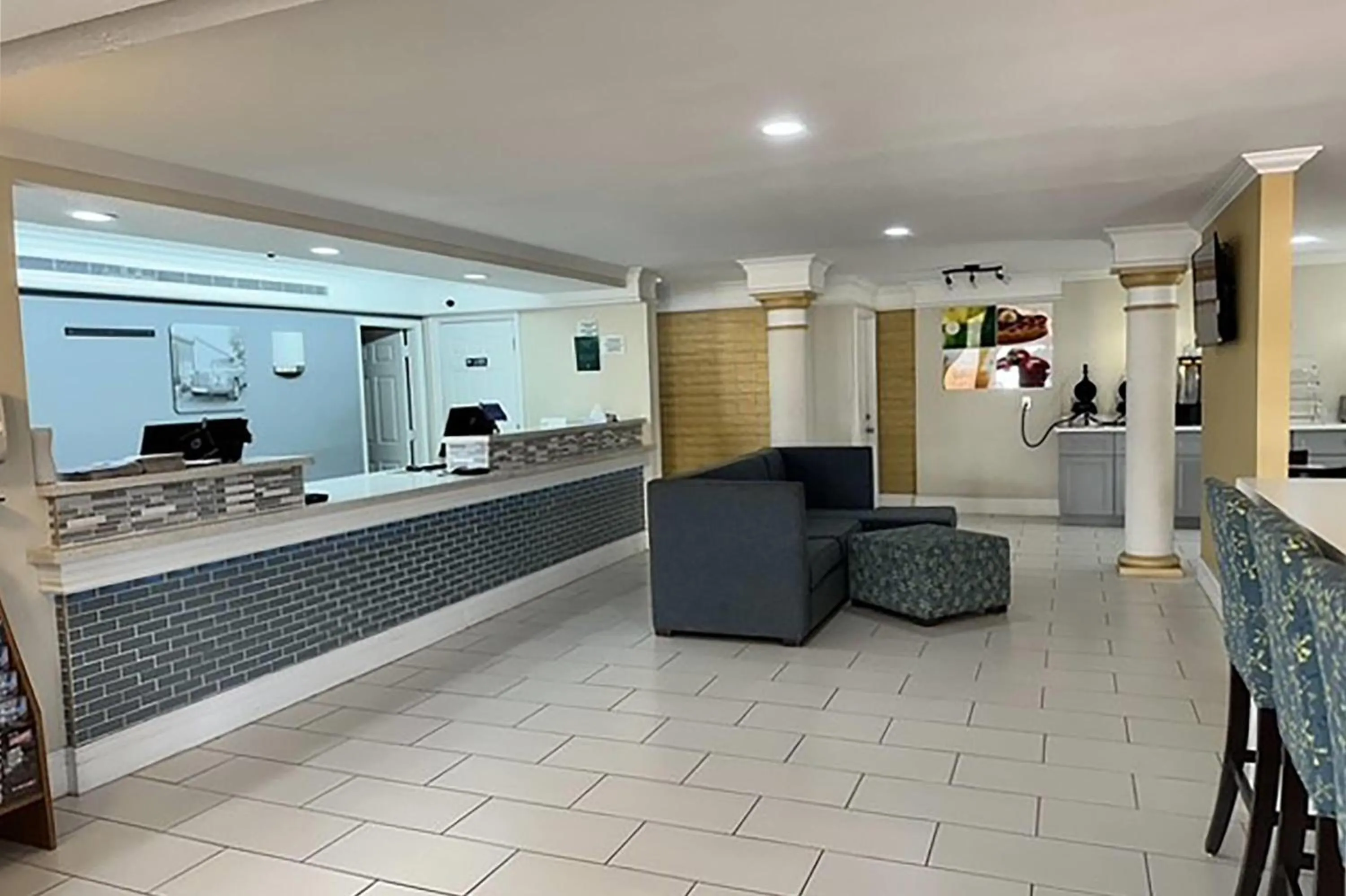 Lobby or reception in Super 8 by Wyndham Nacogdoches Near University