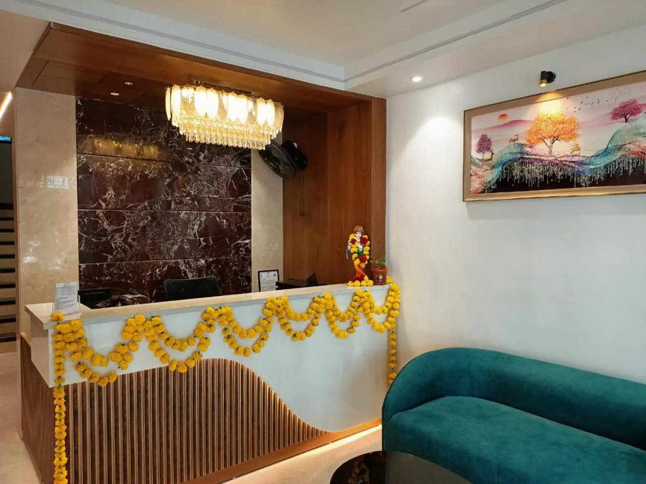 Hotel Roop Cliff, Bhopal