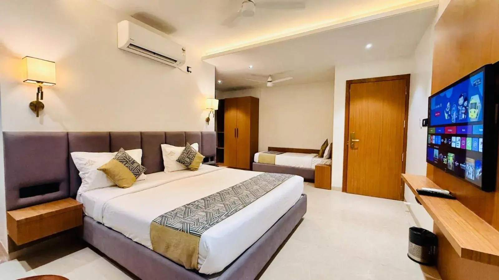 Suite - single occupancy in Hotel Roop Cliff, Bhopal Suite - single occupancy in Hotel Roop Cliff, Bhopal