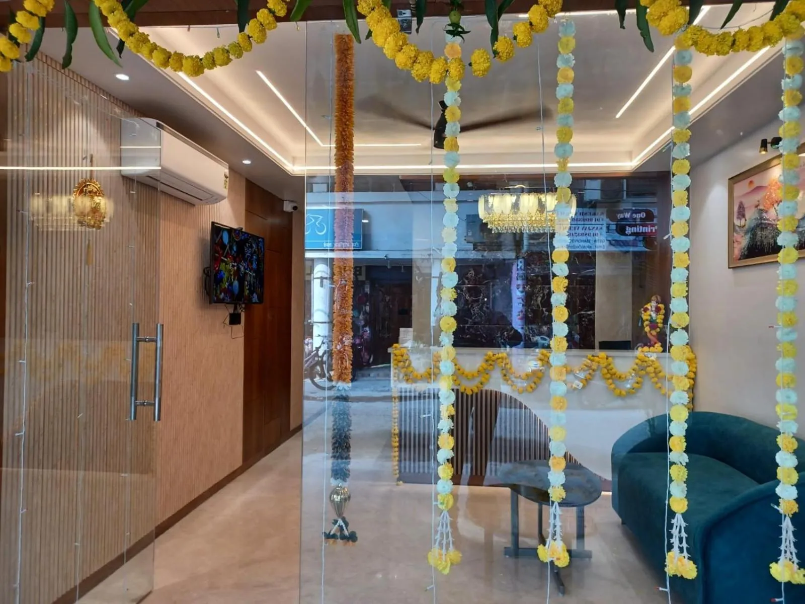 Hotel Roop Cliff, Bhopal