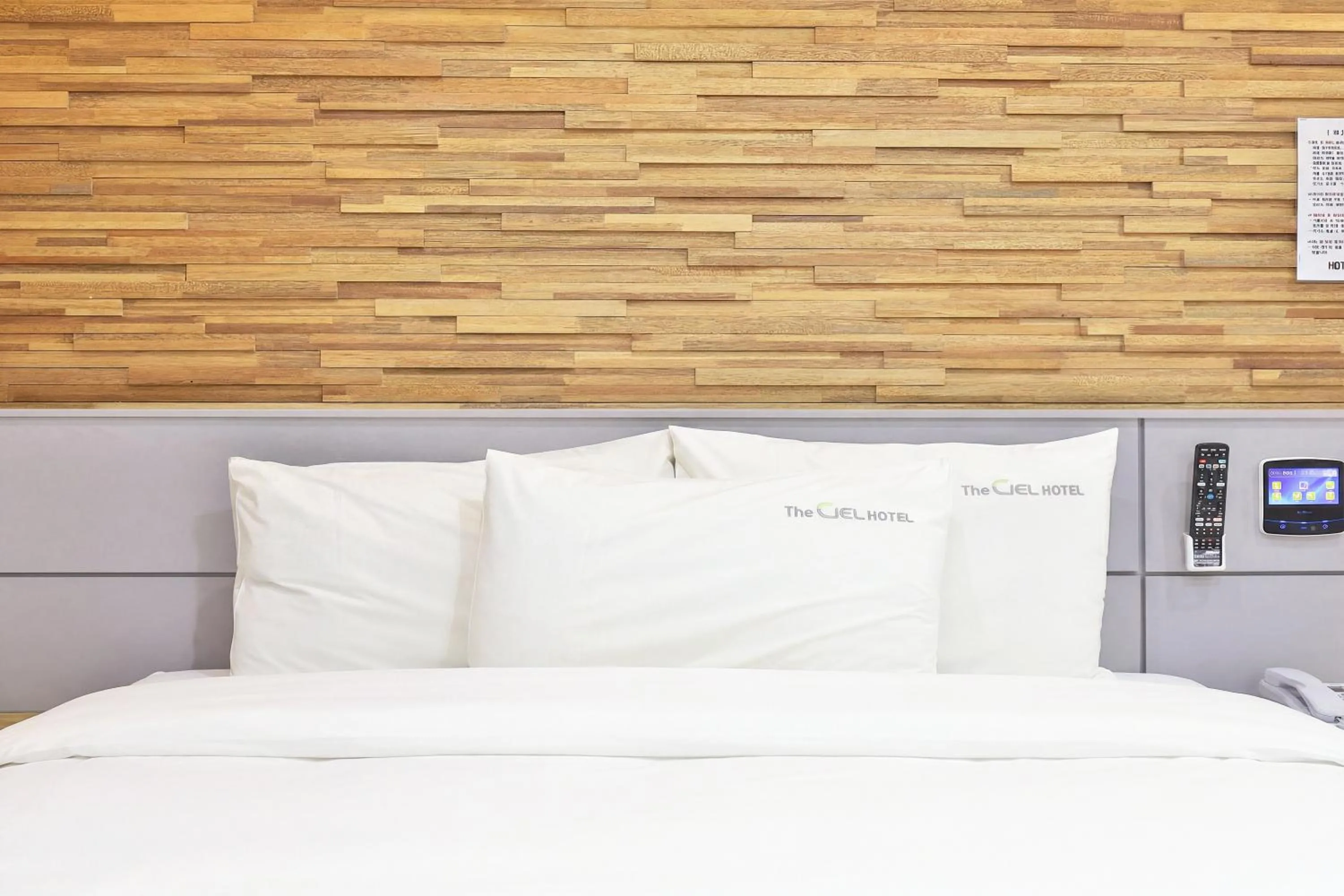 Bedroom, Bed in The Ciel