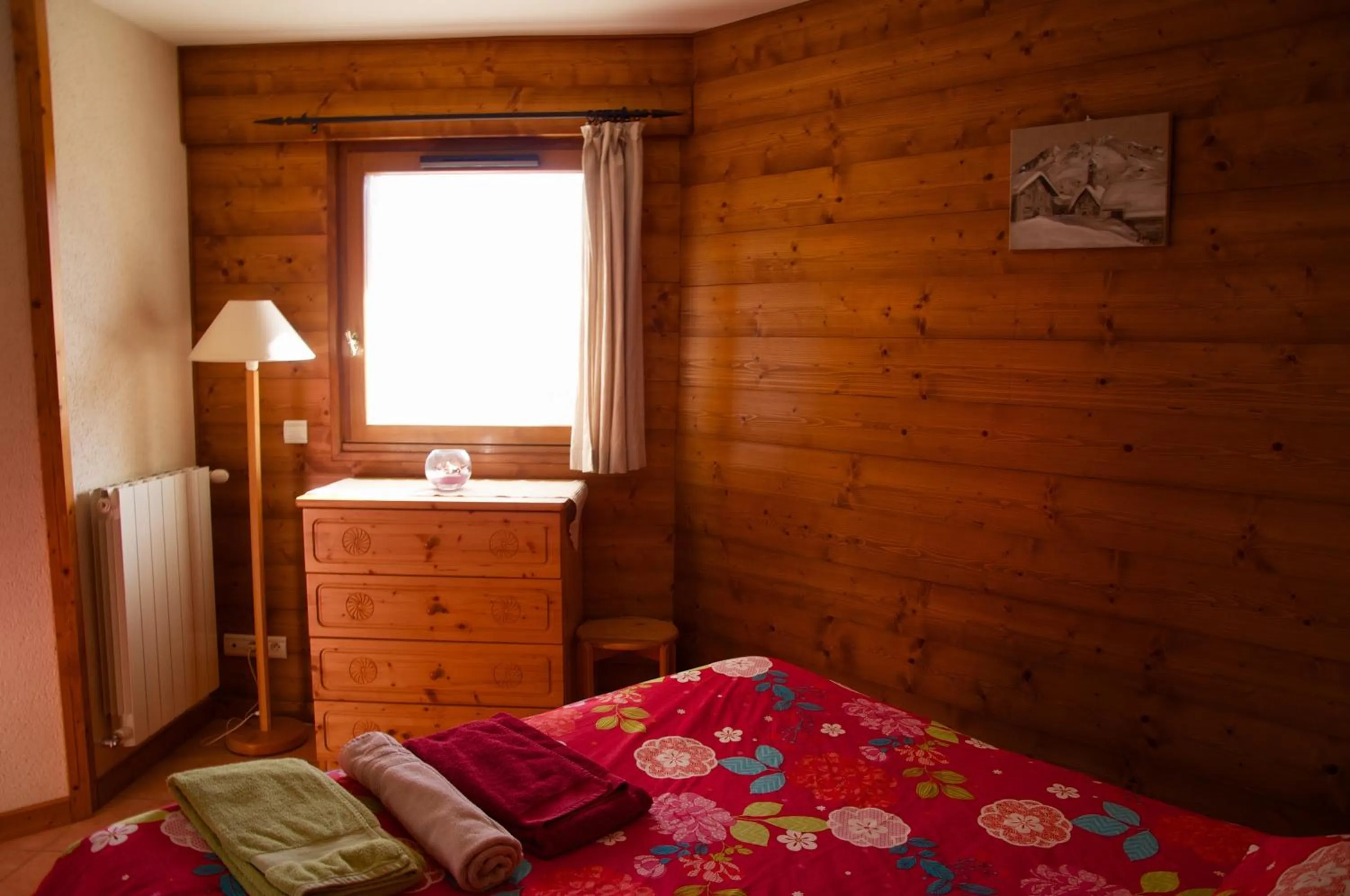 Photo of the whole room, Bed in Gîte de La Belle Étoile