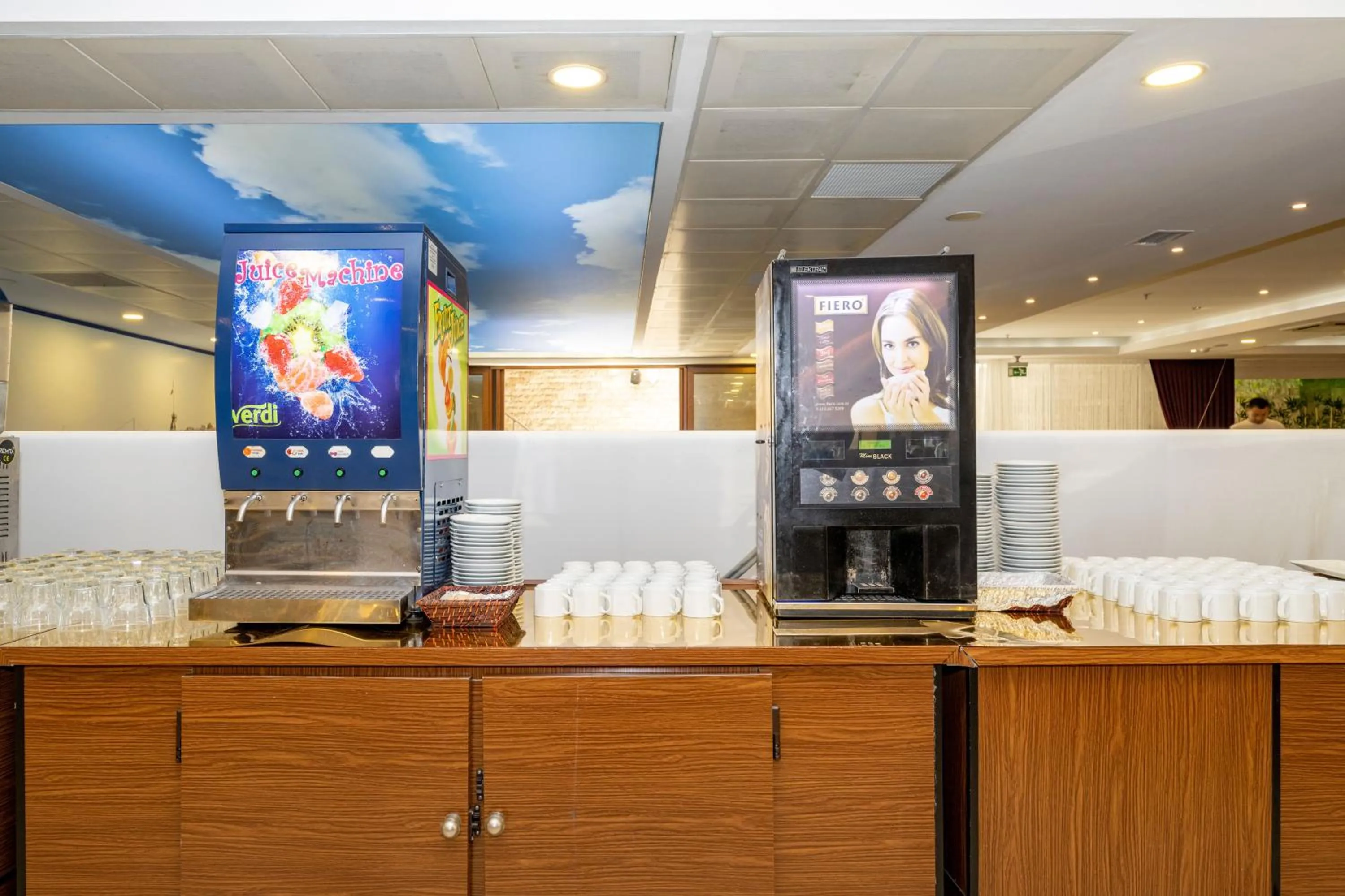 Coffee/tea facilities in Harmony Hotel Merter & SPA