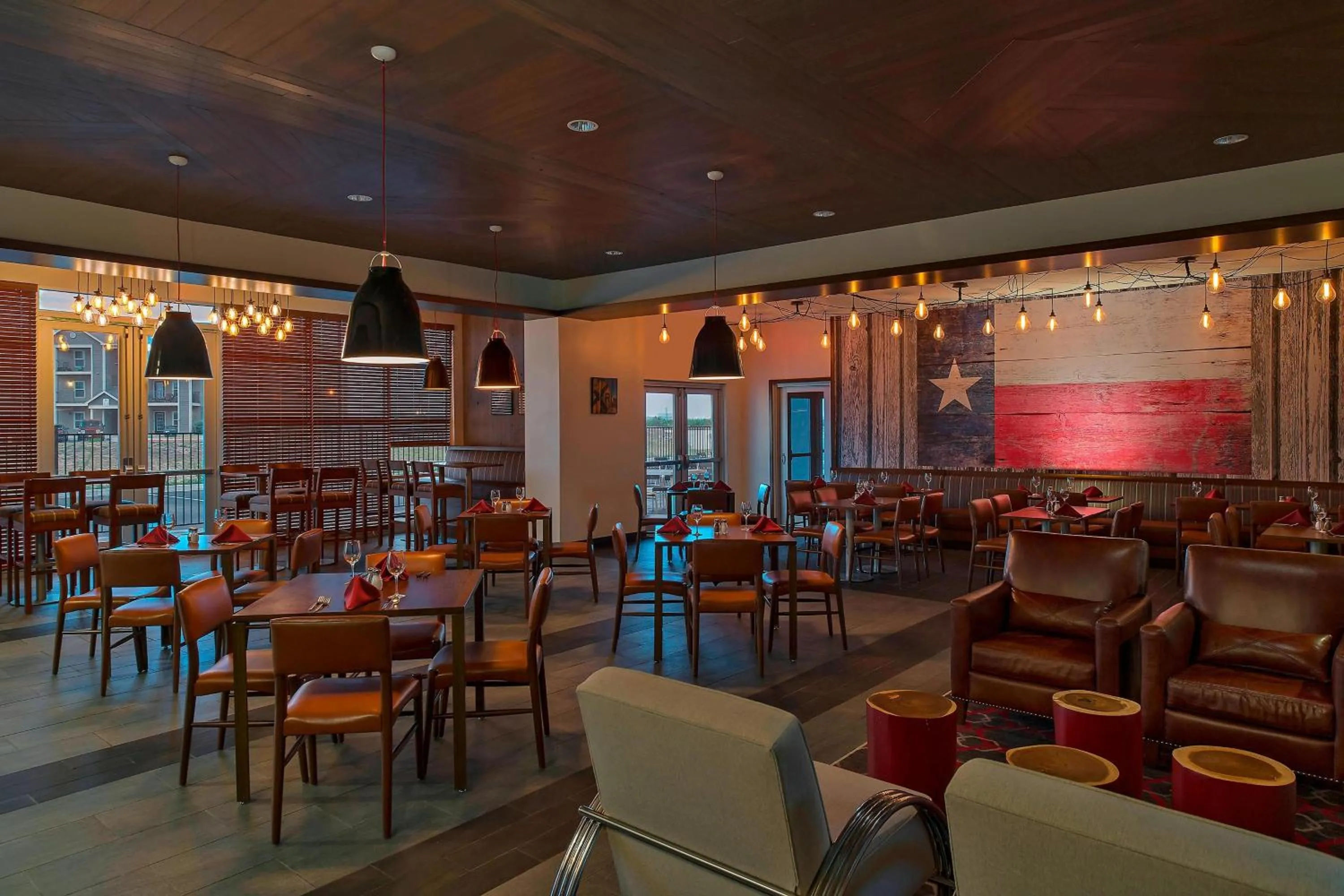 Restaurant/places to eat in Four Points by Sheraton Midland