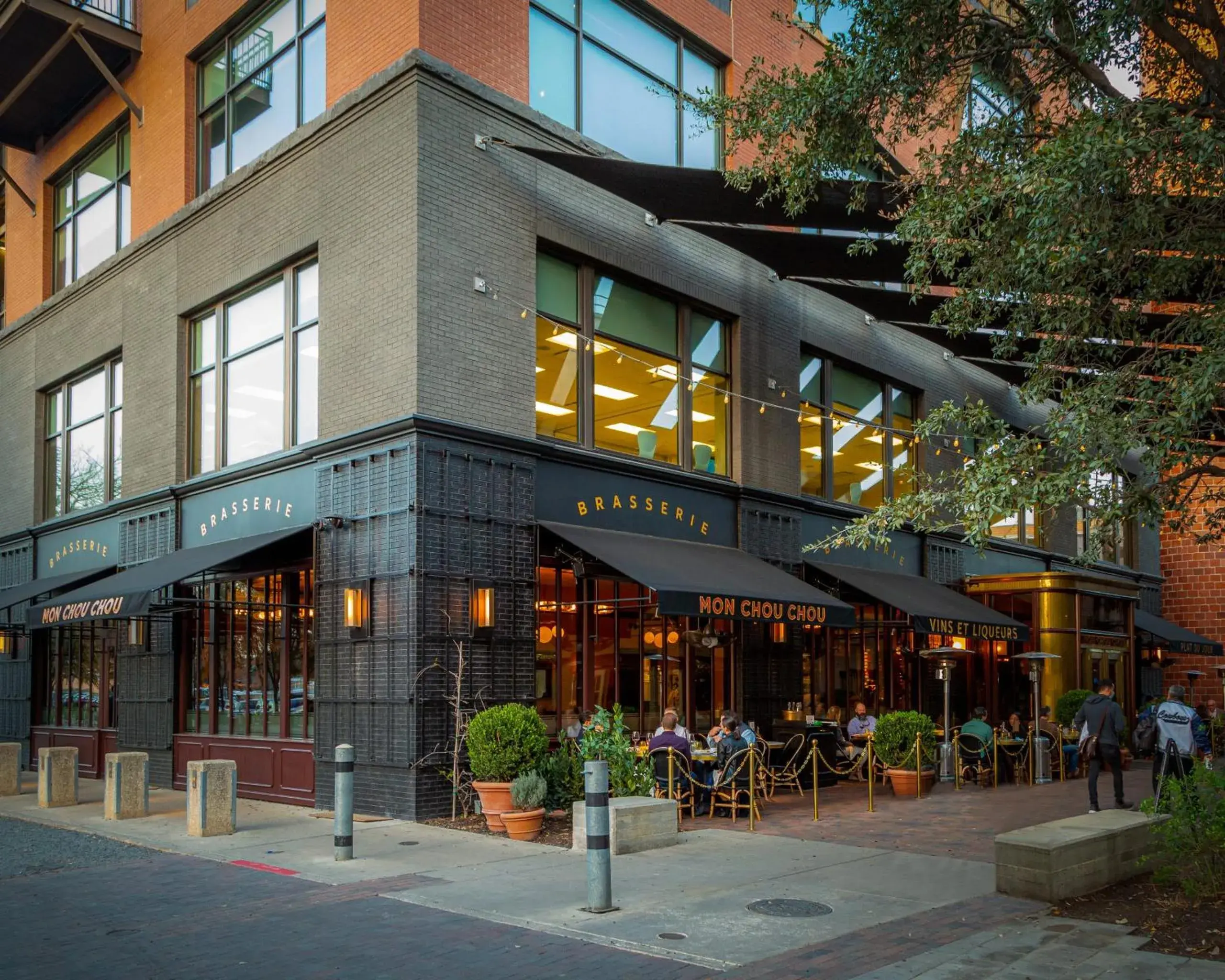 Property building in Hotel Emma at Pearl on the Riverwalk Property building in Hotel Emma at Pearl on the Riverwalk