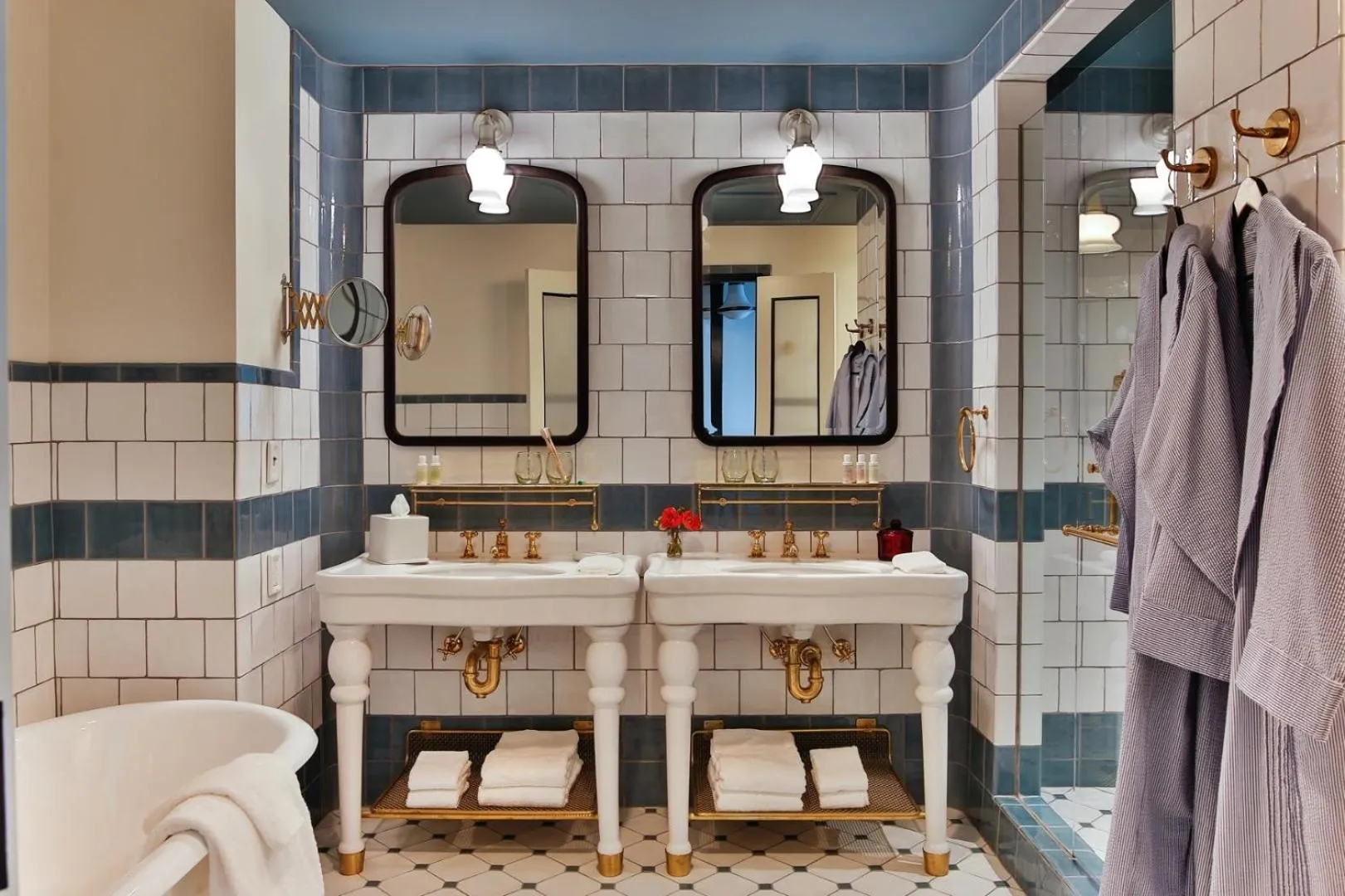 Bathroom in Hotel Emma at Pearl on the Riverwalk