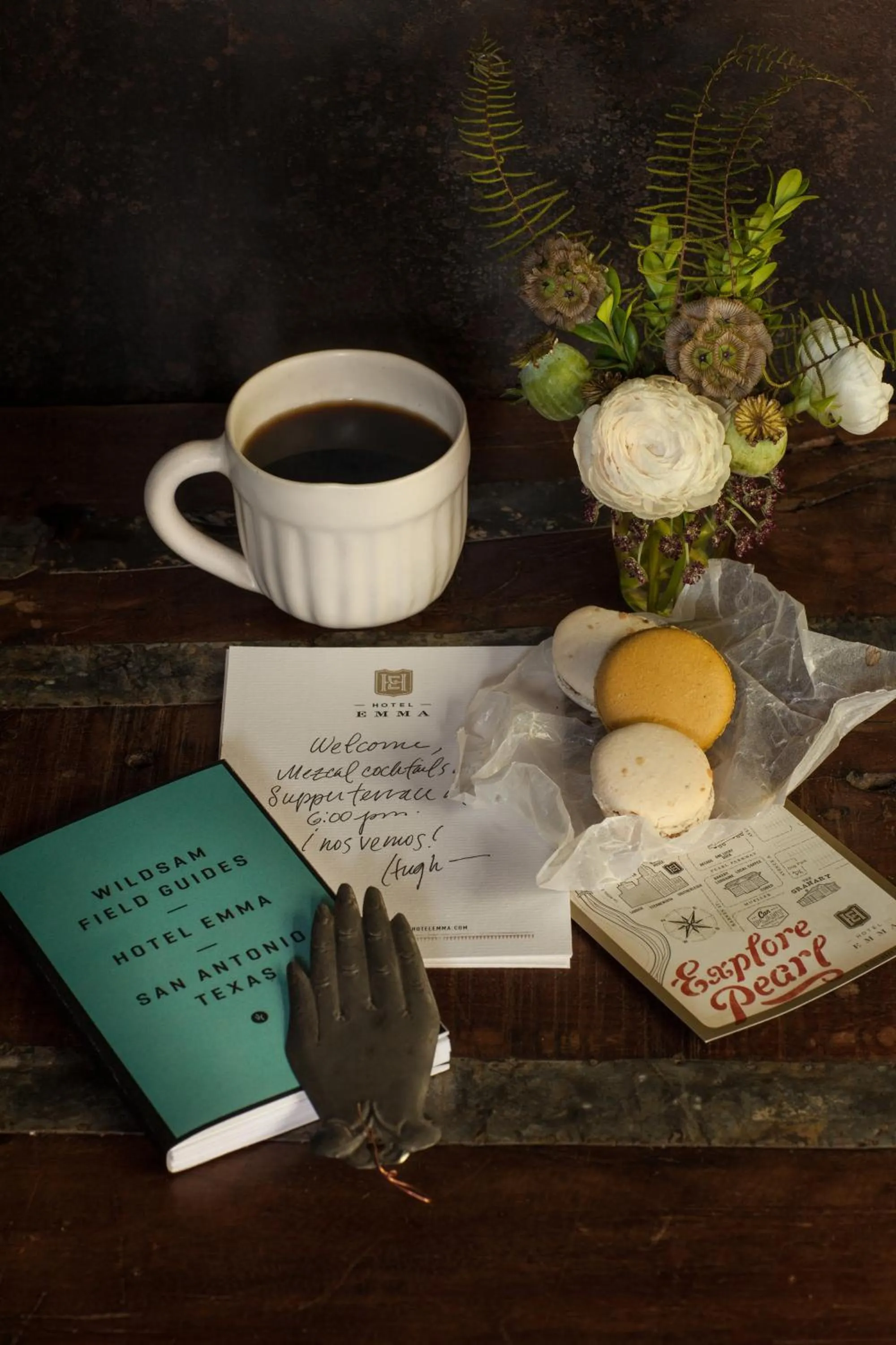 Food and drinks in Hotel Emma at Pearl on the Riverwalk