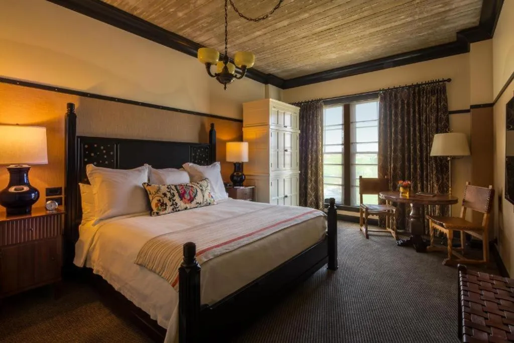 Bedroom, Bed in Hotel Emma at Pearl on the Riverwalk