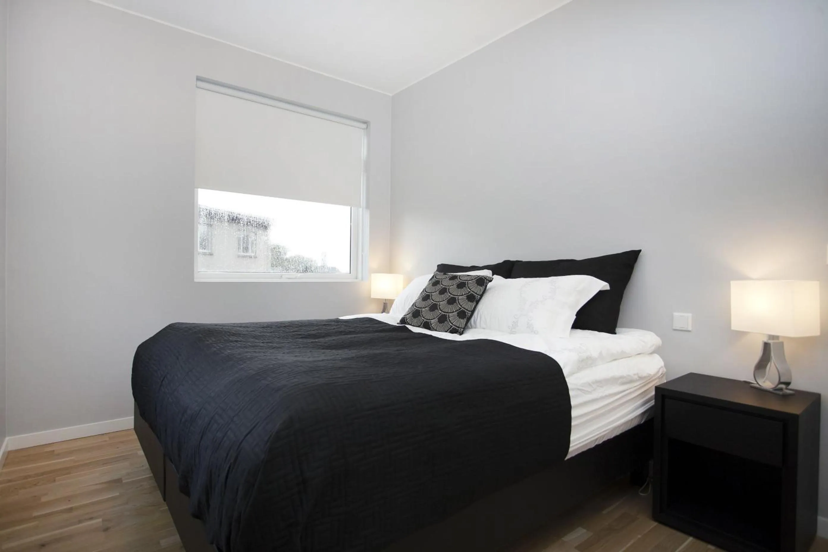 Bedroom, Bed in Blue Luxury Apartments