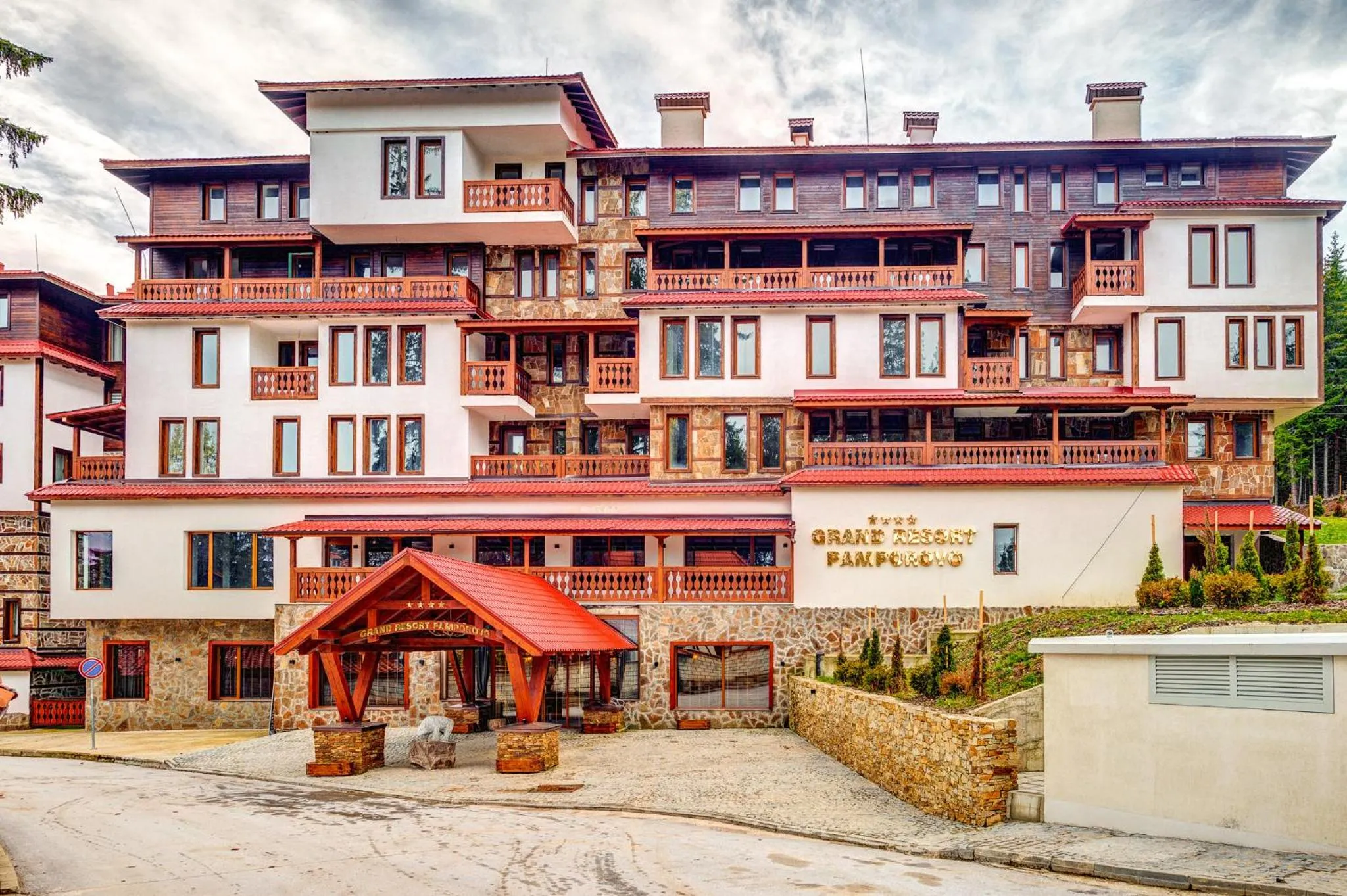 Property building in Grand Resort Pamporovo Apartments