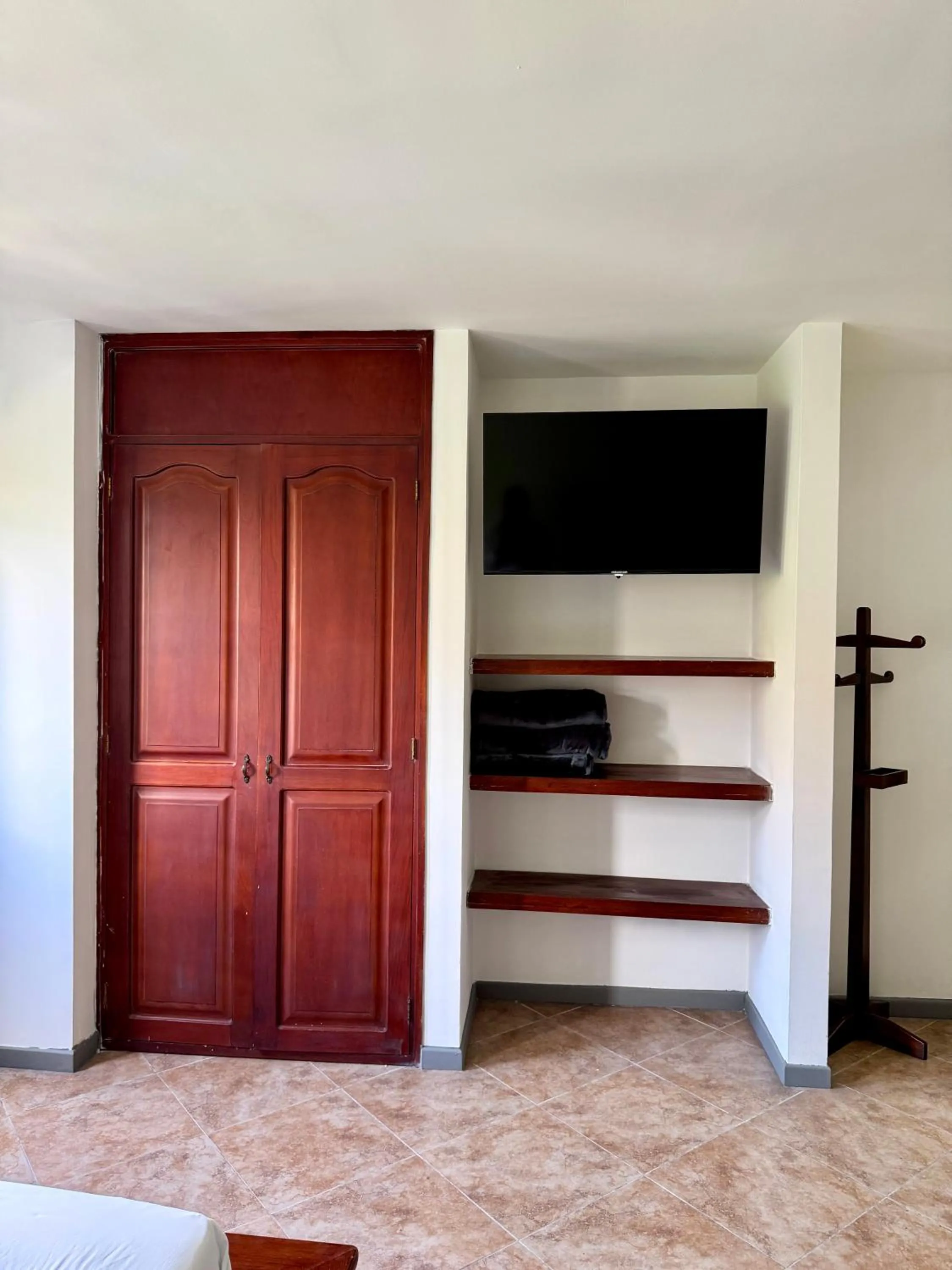 wardrobe in Hotel Plaza Mayor 44