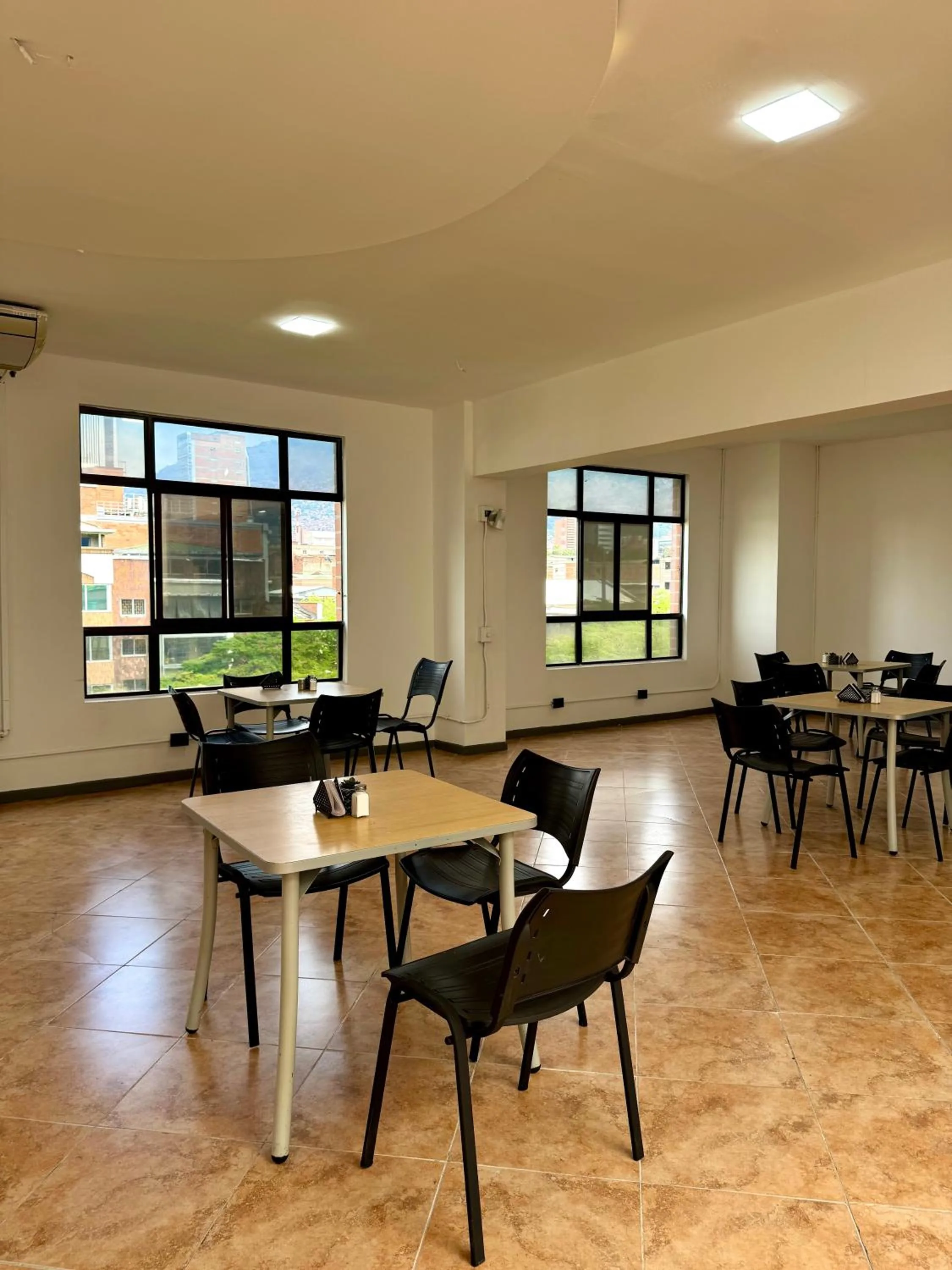 Restaurant/places to eat in Hotel Plaza Mayor 44