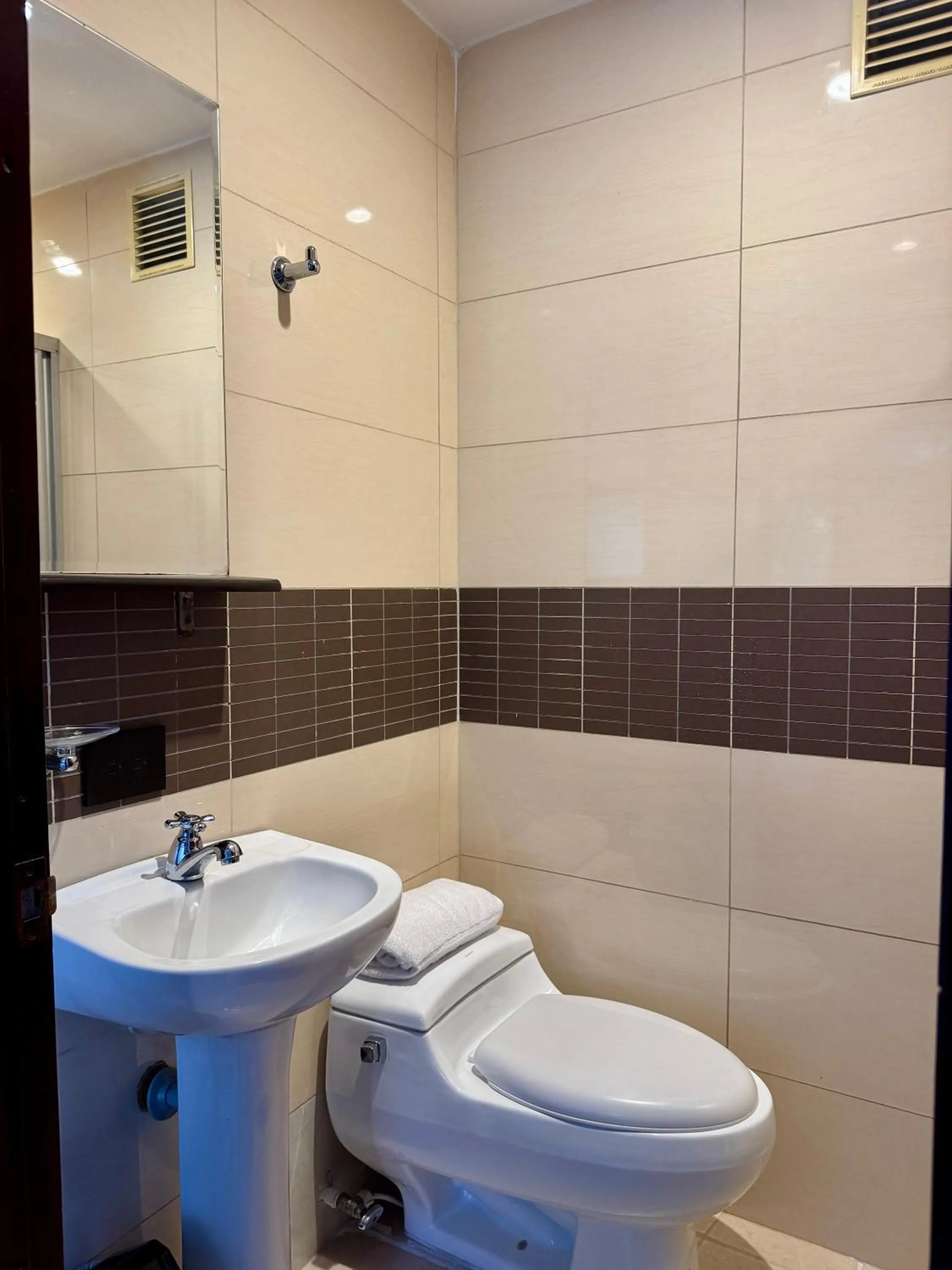 Bathroom in Hotel Plaza Mayor 44