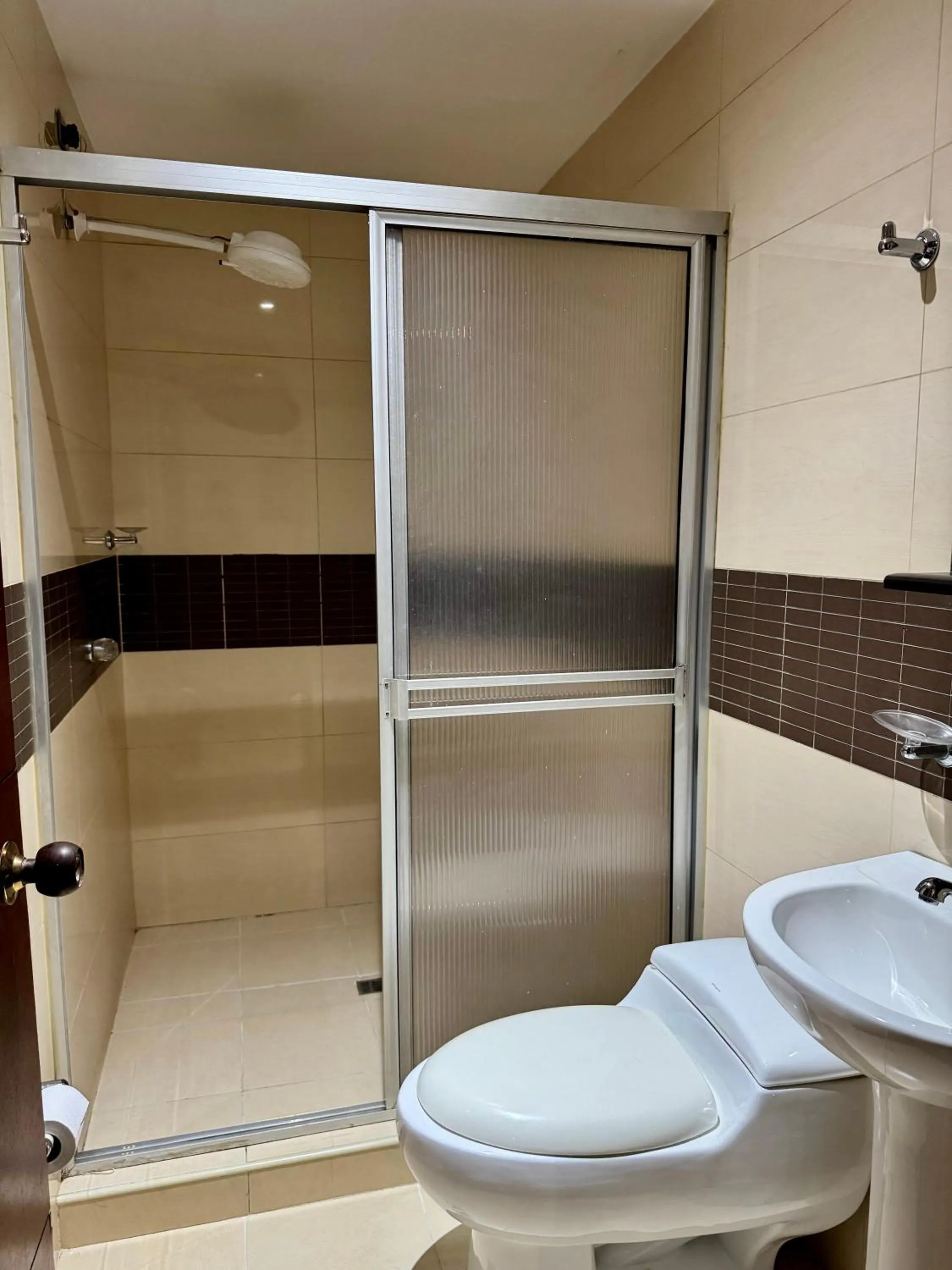 Shower in Hotel Plaza Mayor 44
