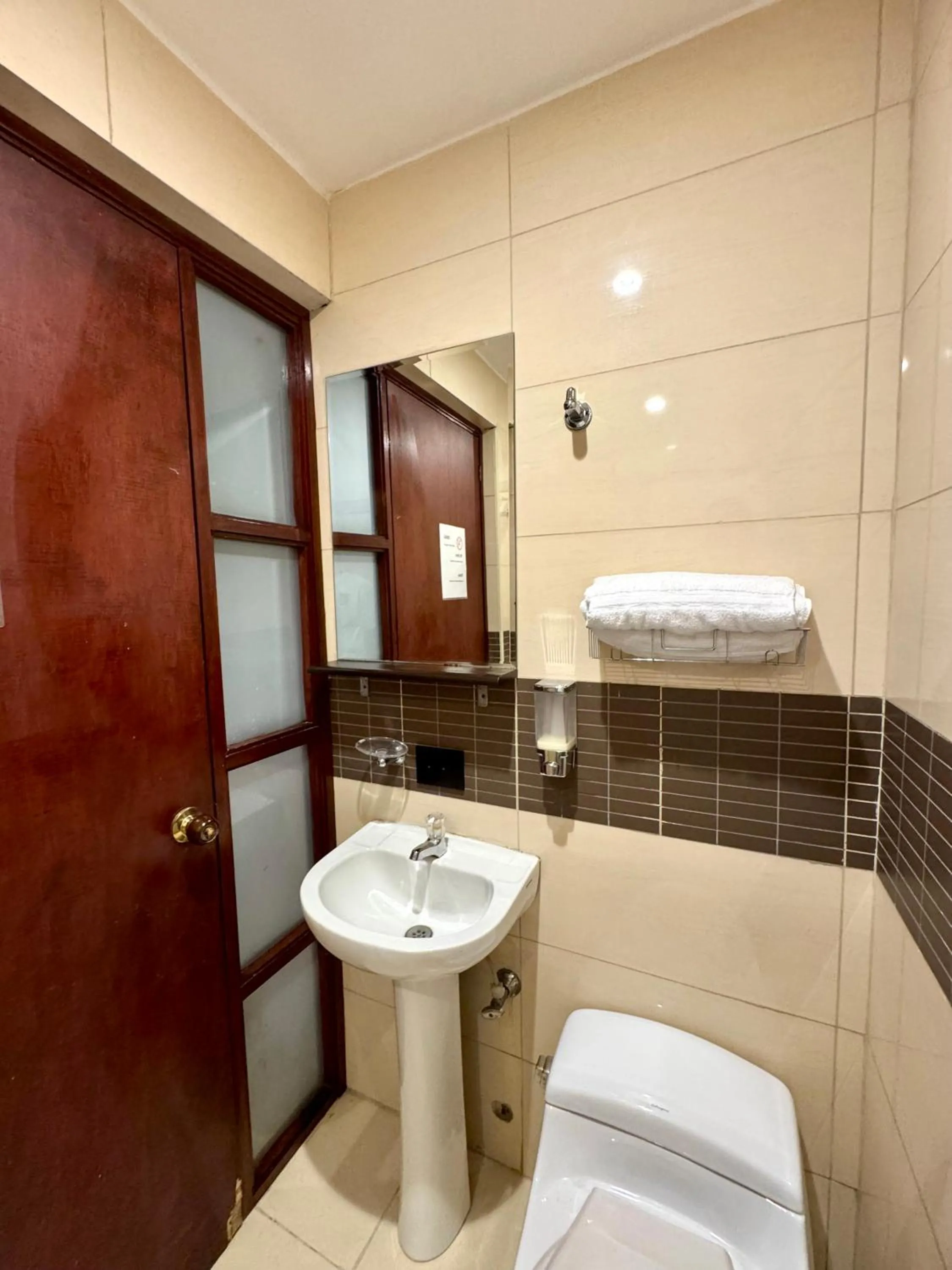 Bathroom in Hotel Plaza Mayor 44