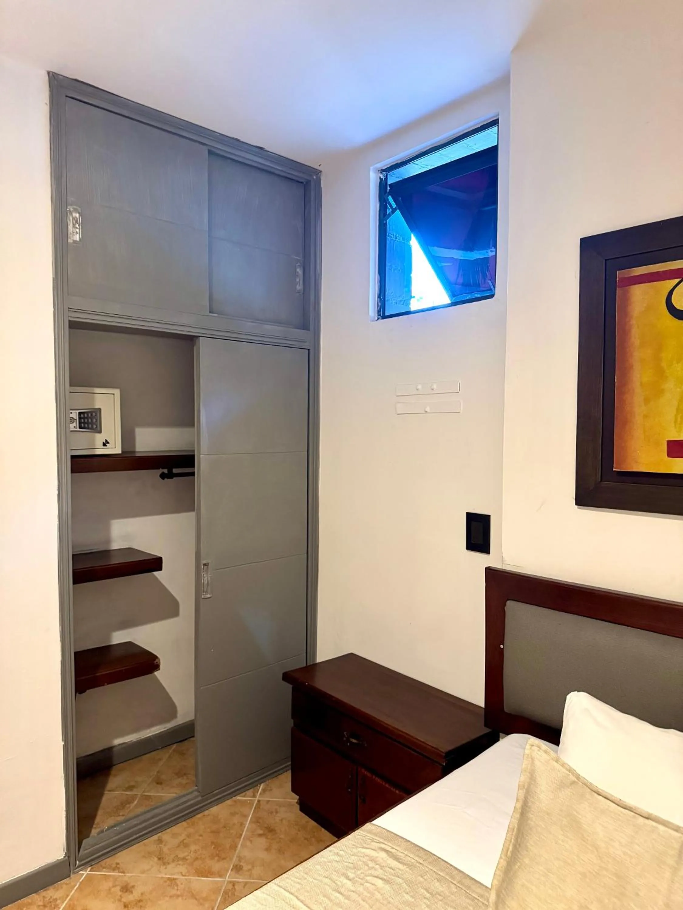 safe, Bed in Hotel Plaza Mayor 44