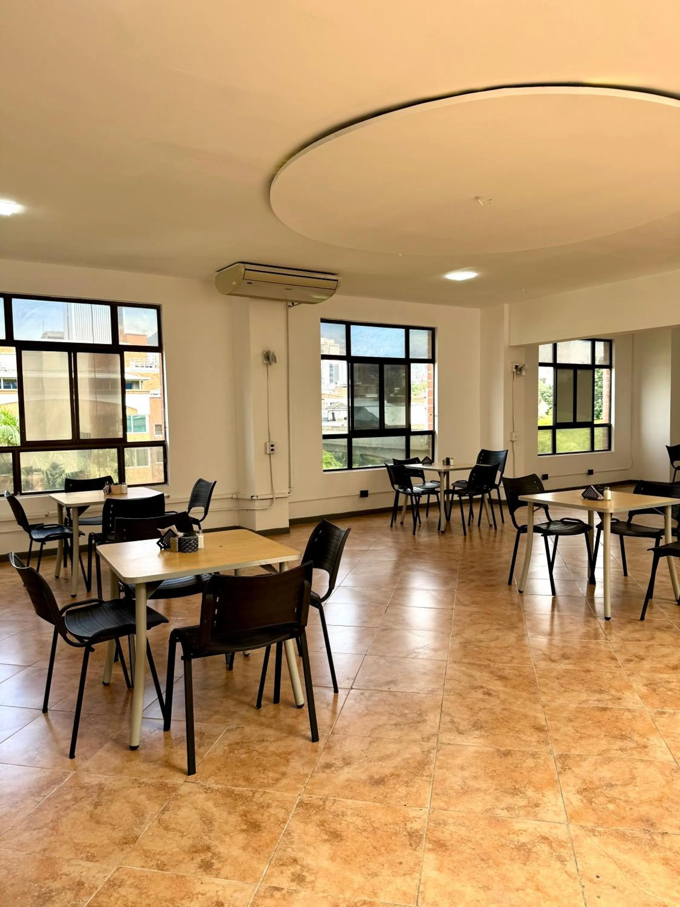 Restaurant/places to eat in Hotel Plaza Mayor 44