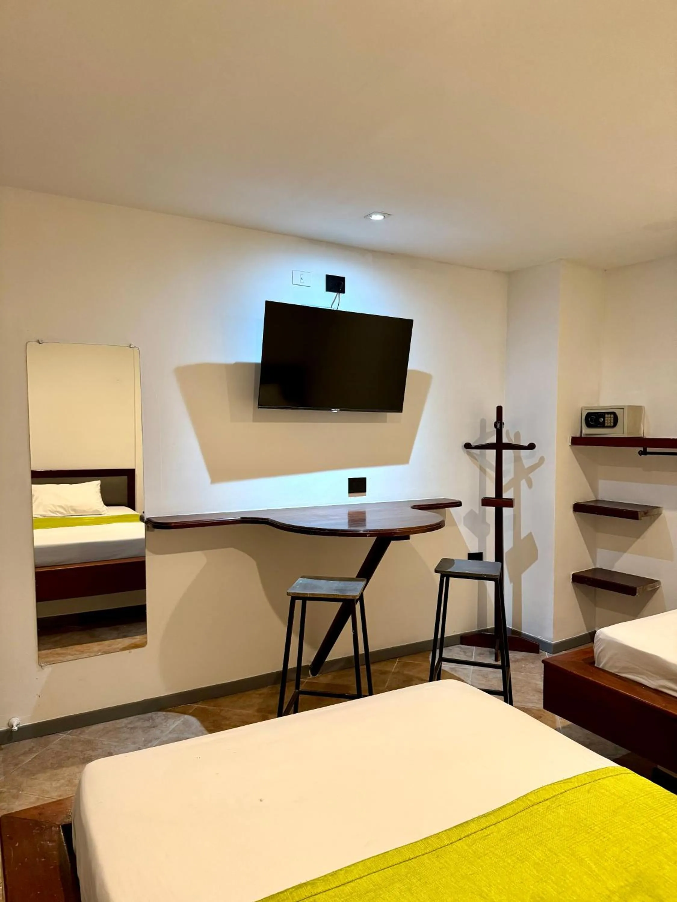 TV and multimedia, Bed in Hotel Plaza Mayor 44