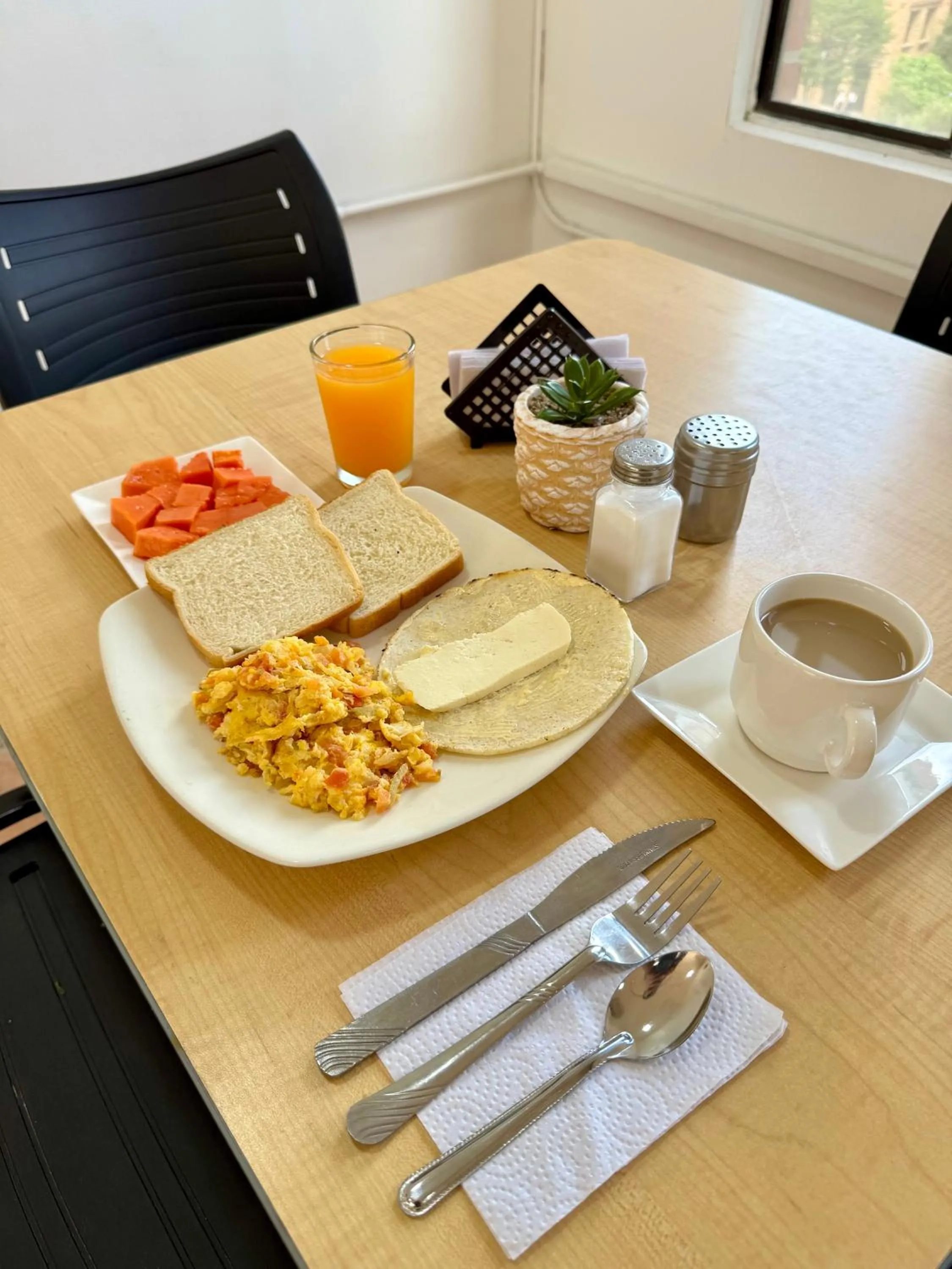 Breakfast in Hotel Plaza Mayor 44