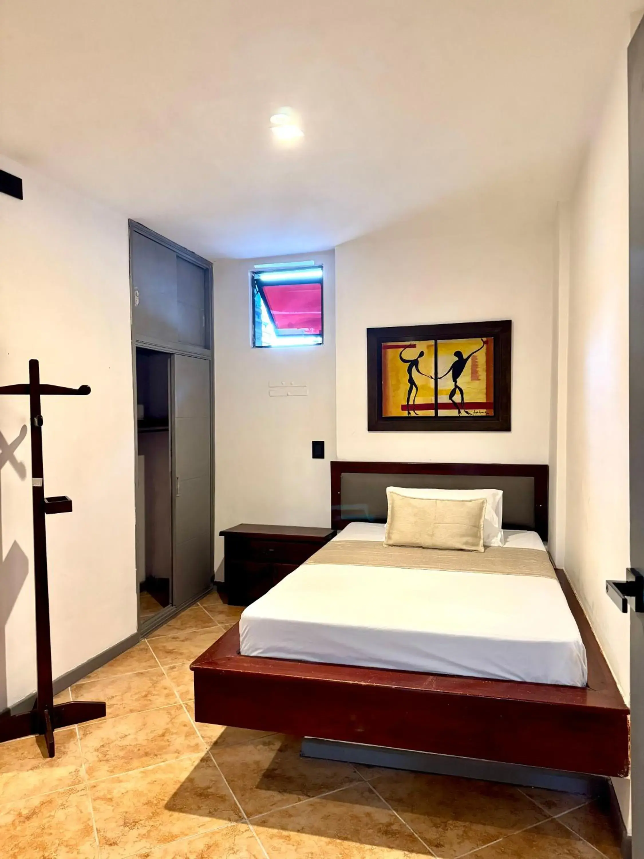 Standard Double Room - single occupancy in Hotel Plaza Mayor 44 Standard Double Room - single occupancy in Hotel Plaza Mayor 44