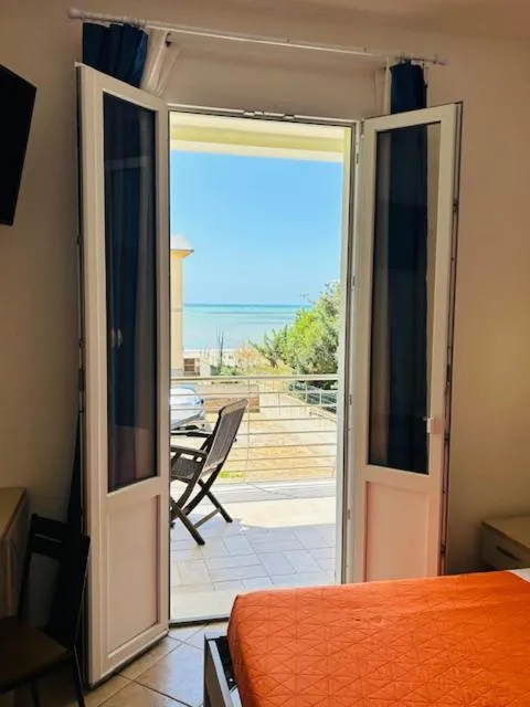 View (from property/room), Bed in Hotel Aurora