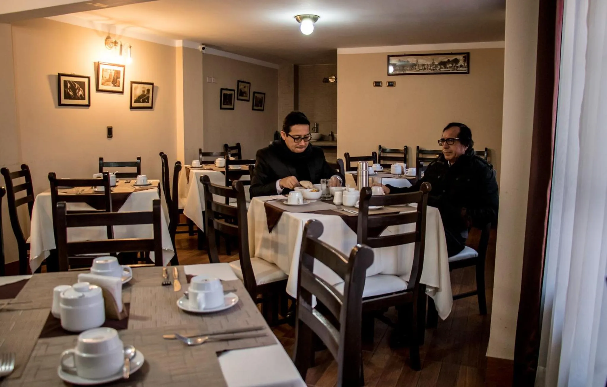 Restaurant/places to eat in El Portal De San Lázaro