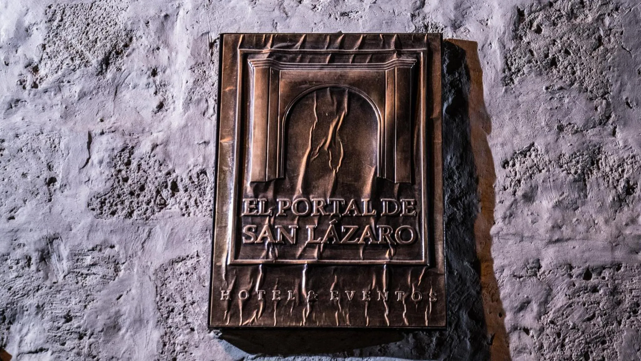 Property logo or sign in El Portal De San Lázaro