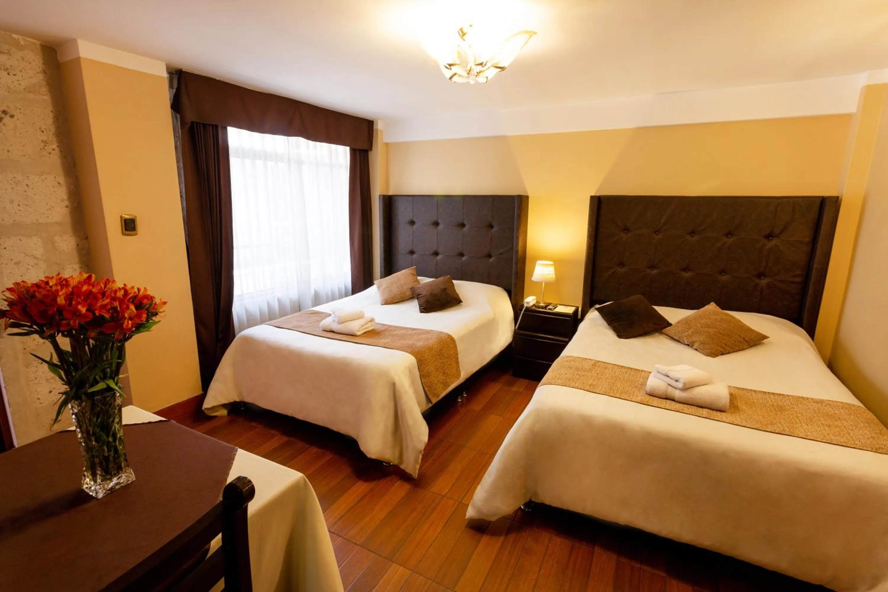 Photo of the whole room, Bed in El Portal De San Lázaro