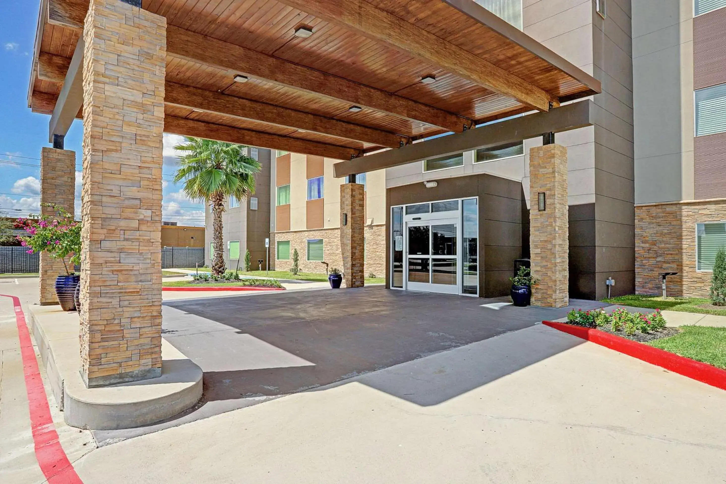 Property building in Best Western Plus Westheimer - Westchase Inn & Suites Property building in Best Western Plus Westheimer - Westchase Inn & Suites
