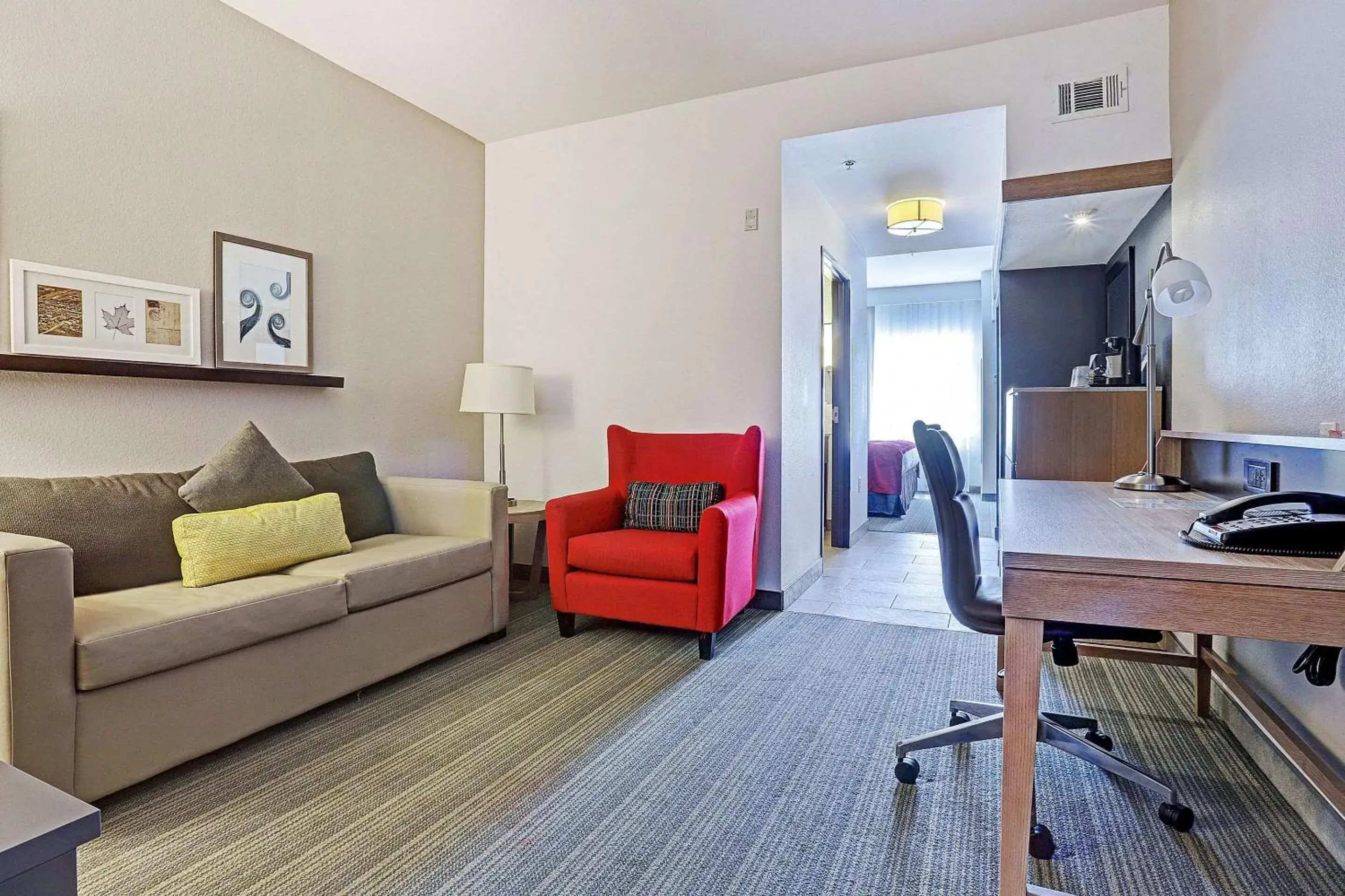 Living room in Best Western Plus Westheimer - Westchase Inn & Suites Living room in Best Western Plus Westheimer - Westchase Inn & Suites