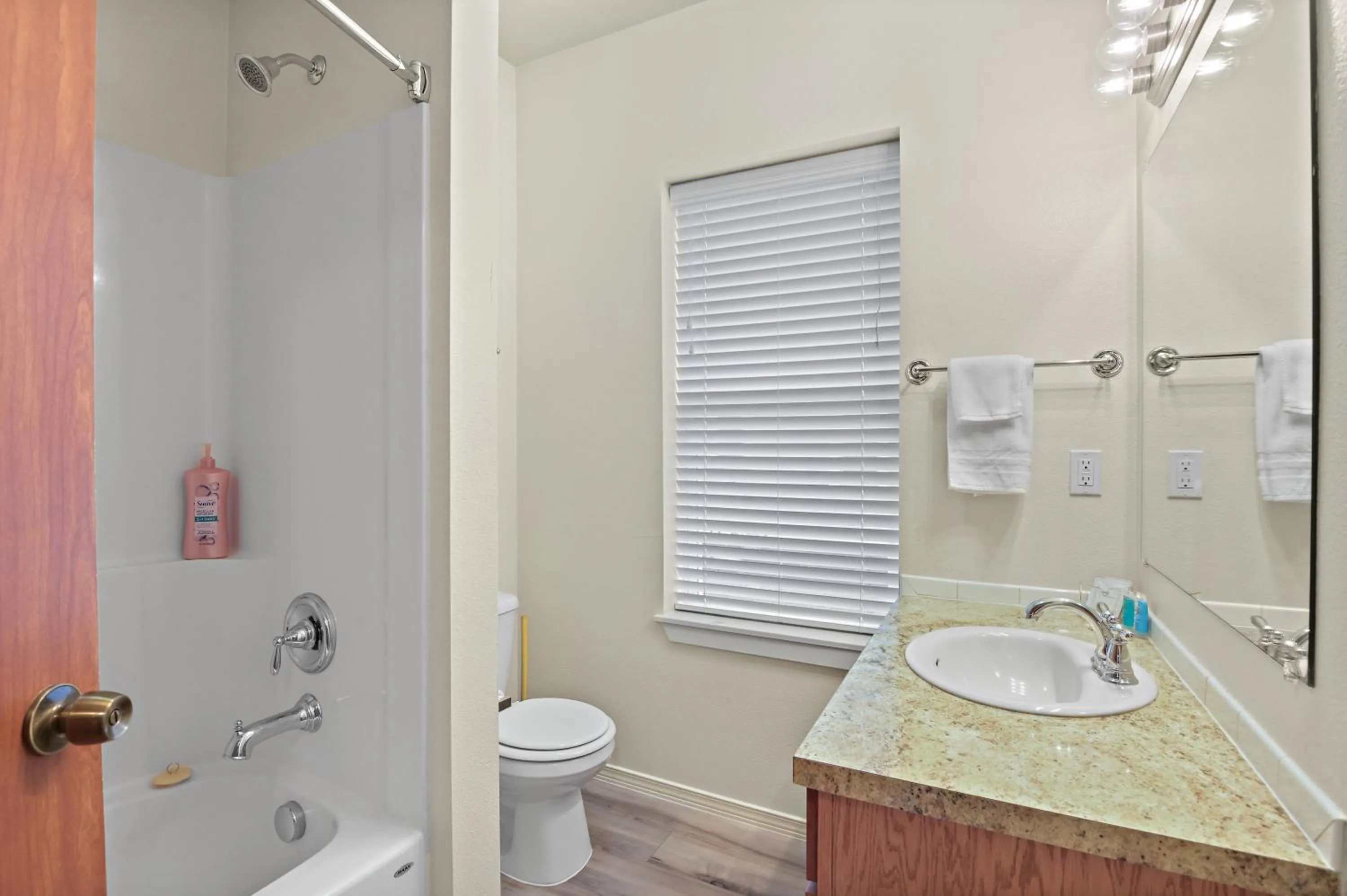 Bathroom in Maple Leaf Manor Suites