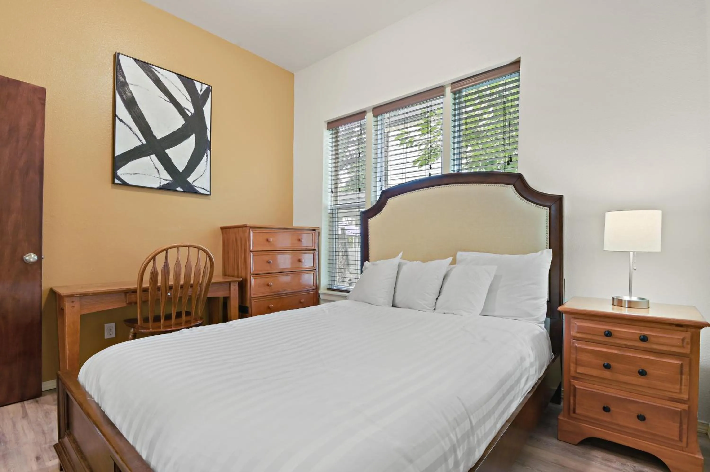 Bedroom, Bed in Maple Leaf Manor Suites
