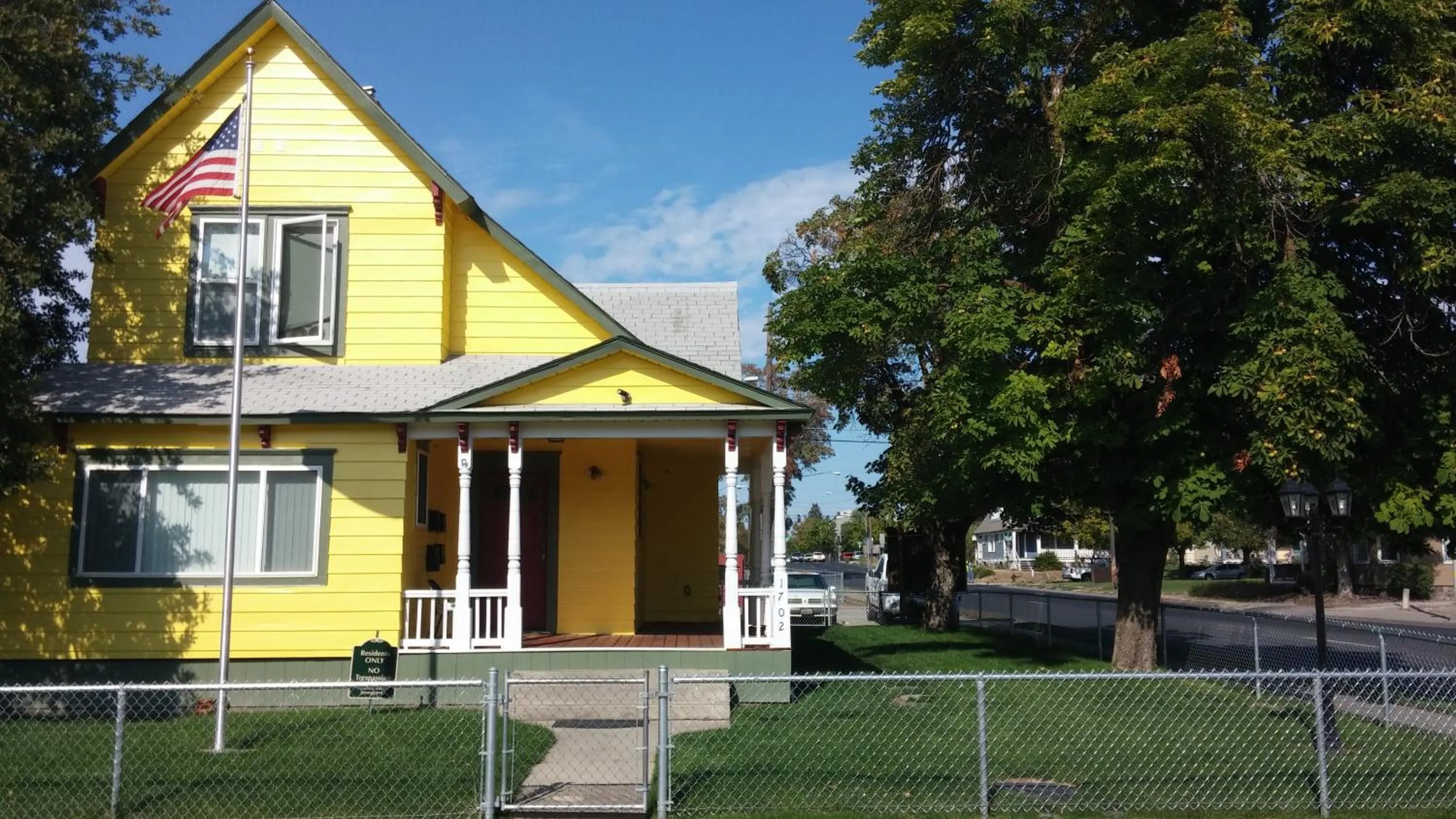 Property building in Maple Leaf Manor Suites