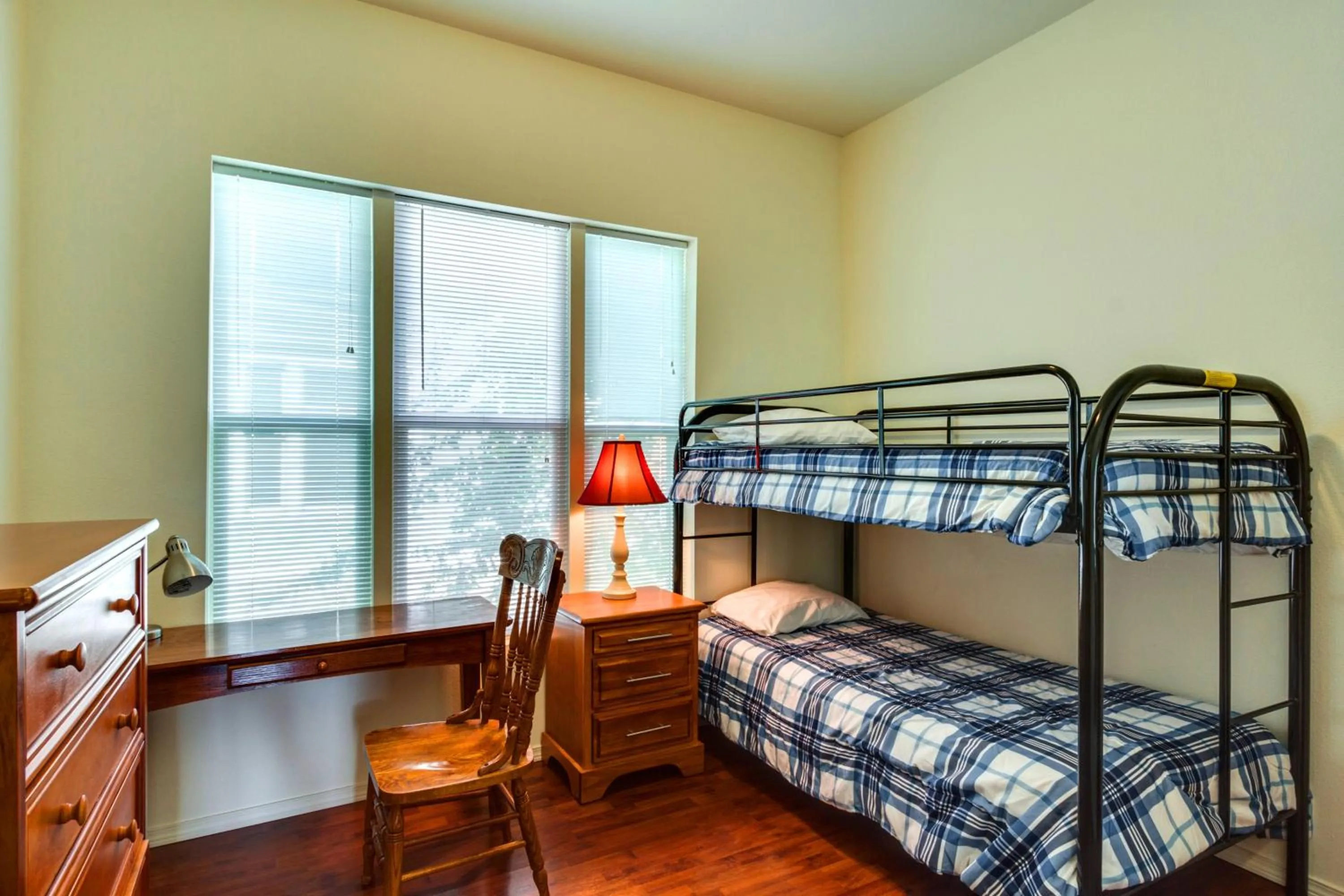 bunk bed, Bed in Maple Leaf Manor Suites