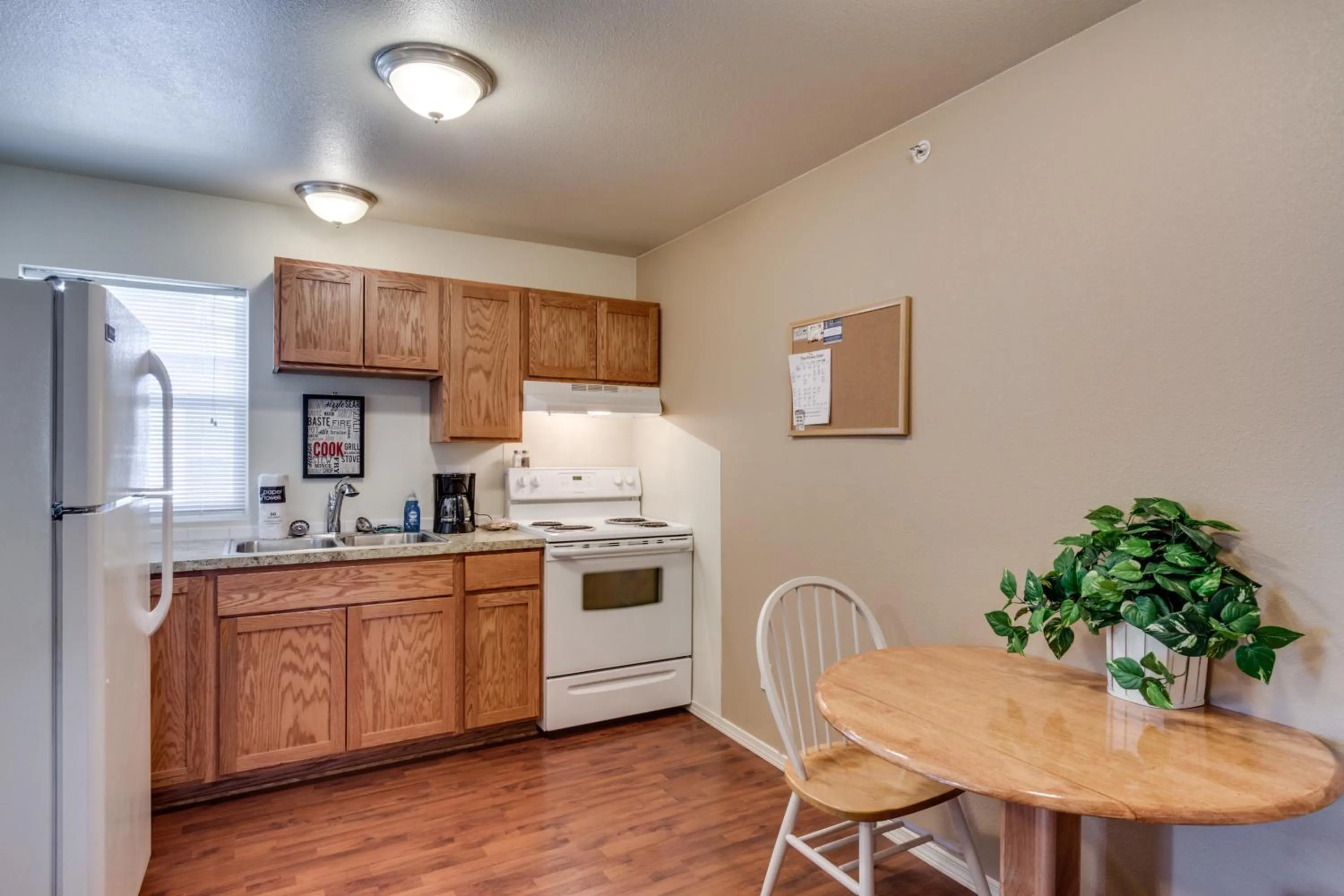Kitchen or kitchenette in Maple Leaf Manor Suites