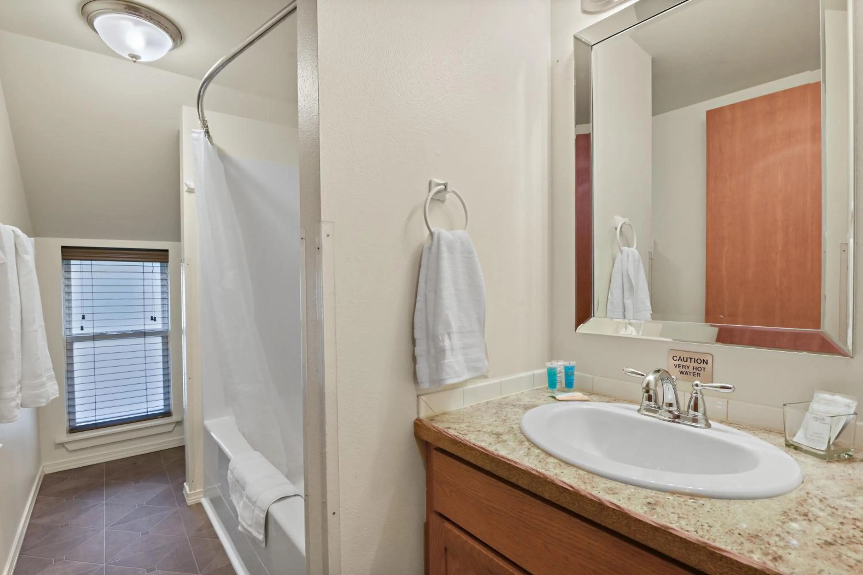 Bathroom in Maple Leaf Manor Suites