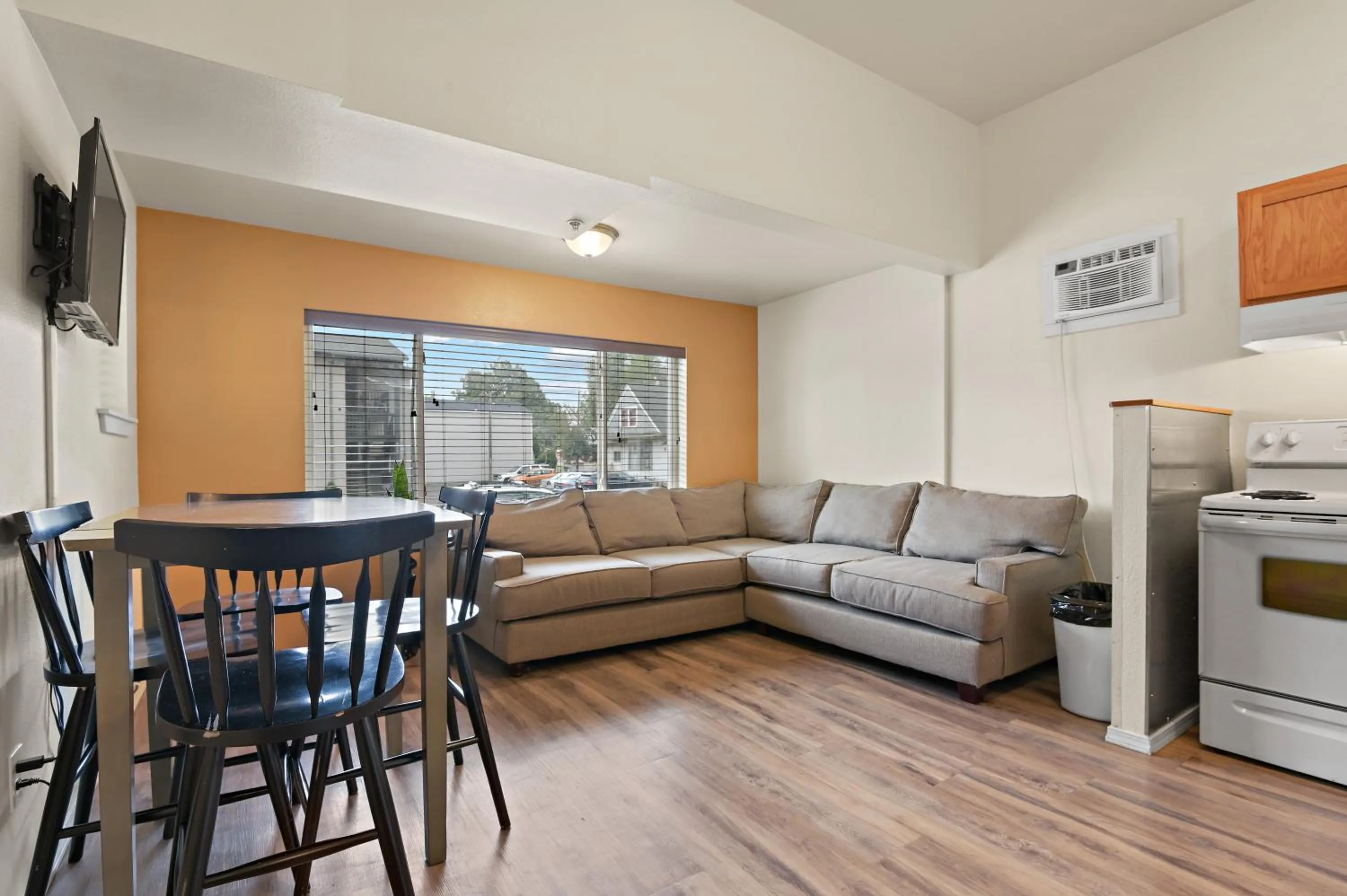 Living room in Maple Leaf Manor Suites