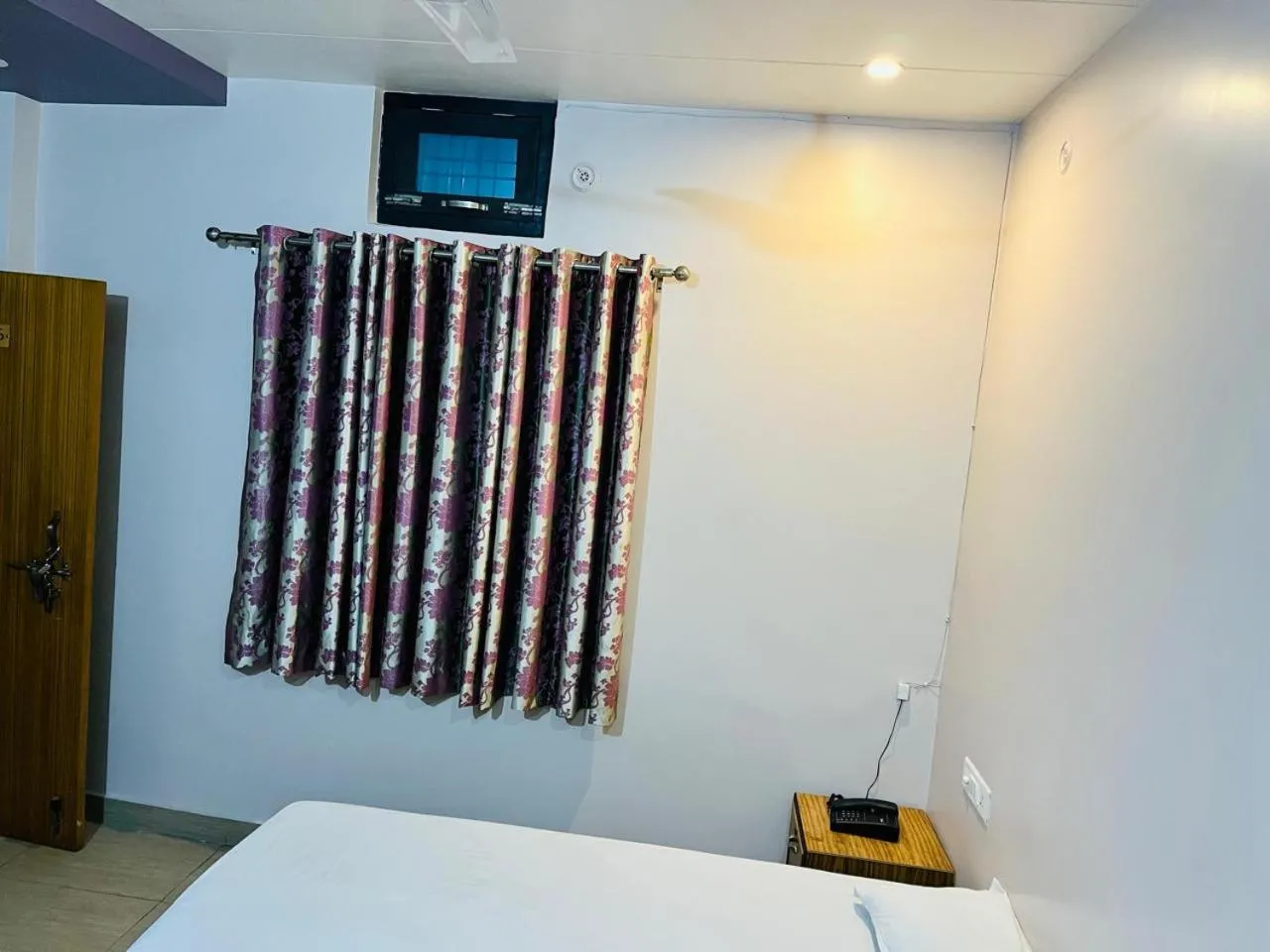 Bed in Hotel Krishna Gorakhpur