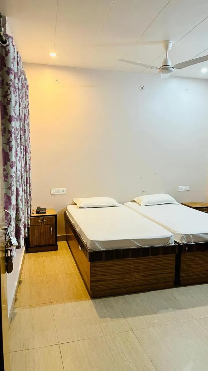 Bed in Hotel Krishna Gorakhpur