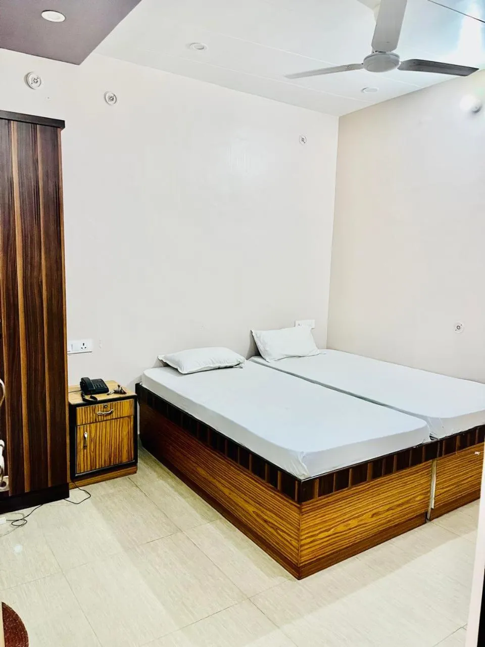 Bedroom, Bed in Hotel Krishna Gorakhpur