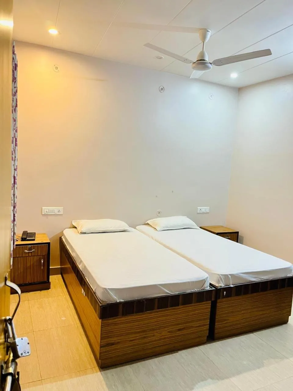 Bedroom, Bed in Hotel Krishna Gorakhpur