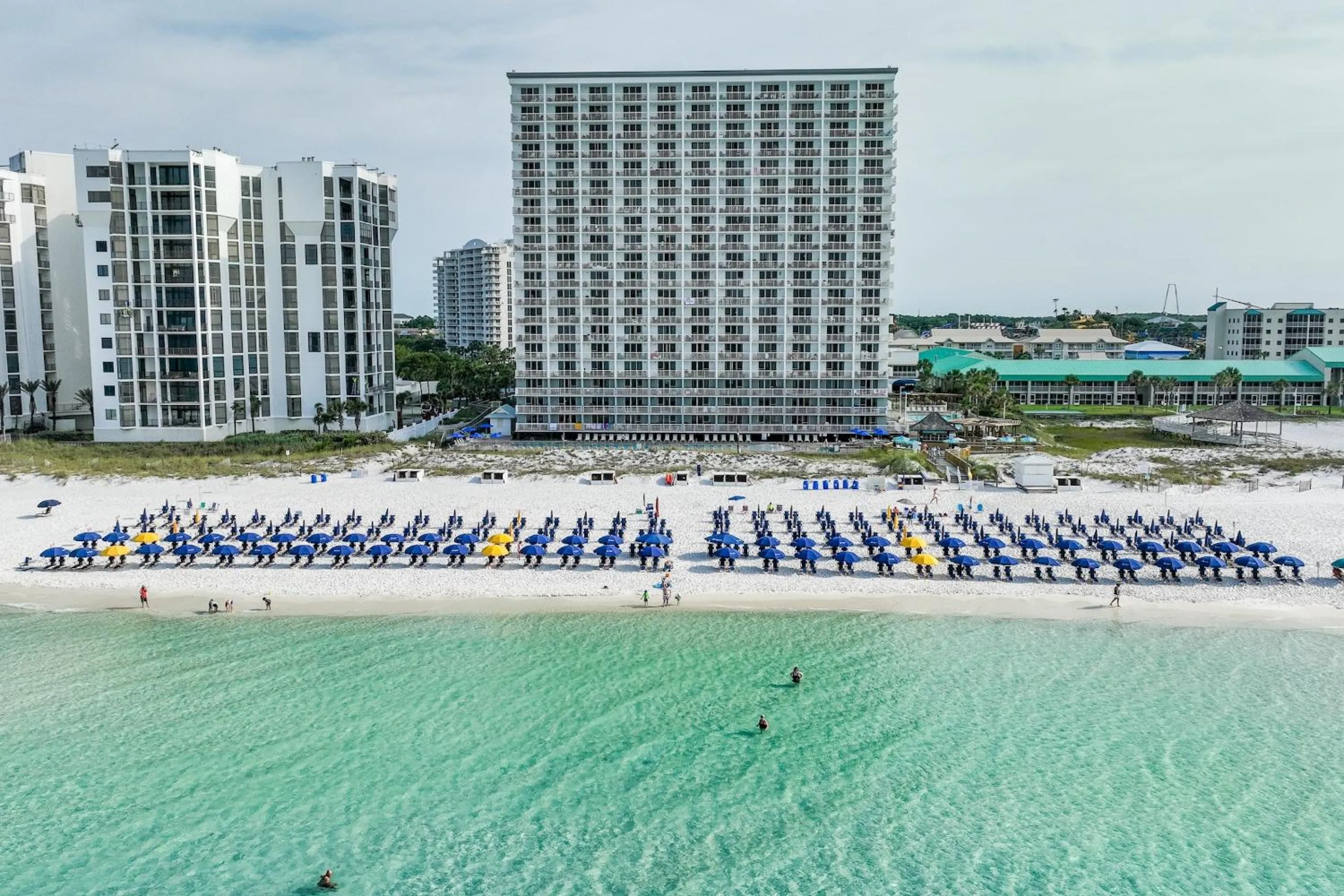 Property building in Pelican Beach Resort by Panhandle Getaways